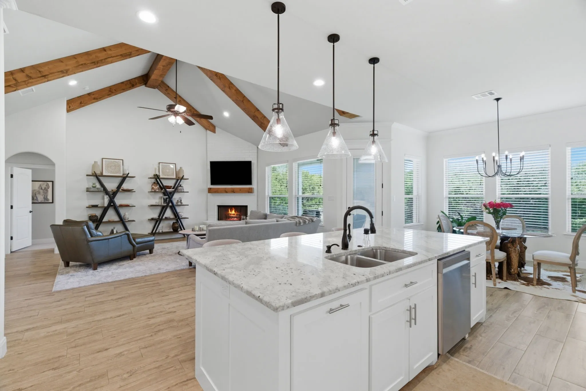 Single Family Residence For Sale in Parker County , 100 Cedar Mountain Drive, Weatherford, Texas 76085, 4 Bedroom, 2 Bathroom, 3 Garage spaces, 2,340 Sqft, built in 2021, mls#21293440, Real Estate Agent in Weatherford, Homes For Sale in Parker county, Homes For Sale in Weatherford, Realtor in Weatherford Texas, Real Estate Brokerage Independent Realty Texas, Luminita Cordes Realtor