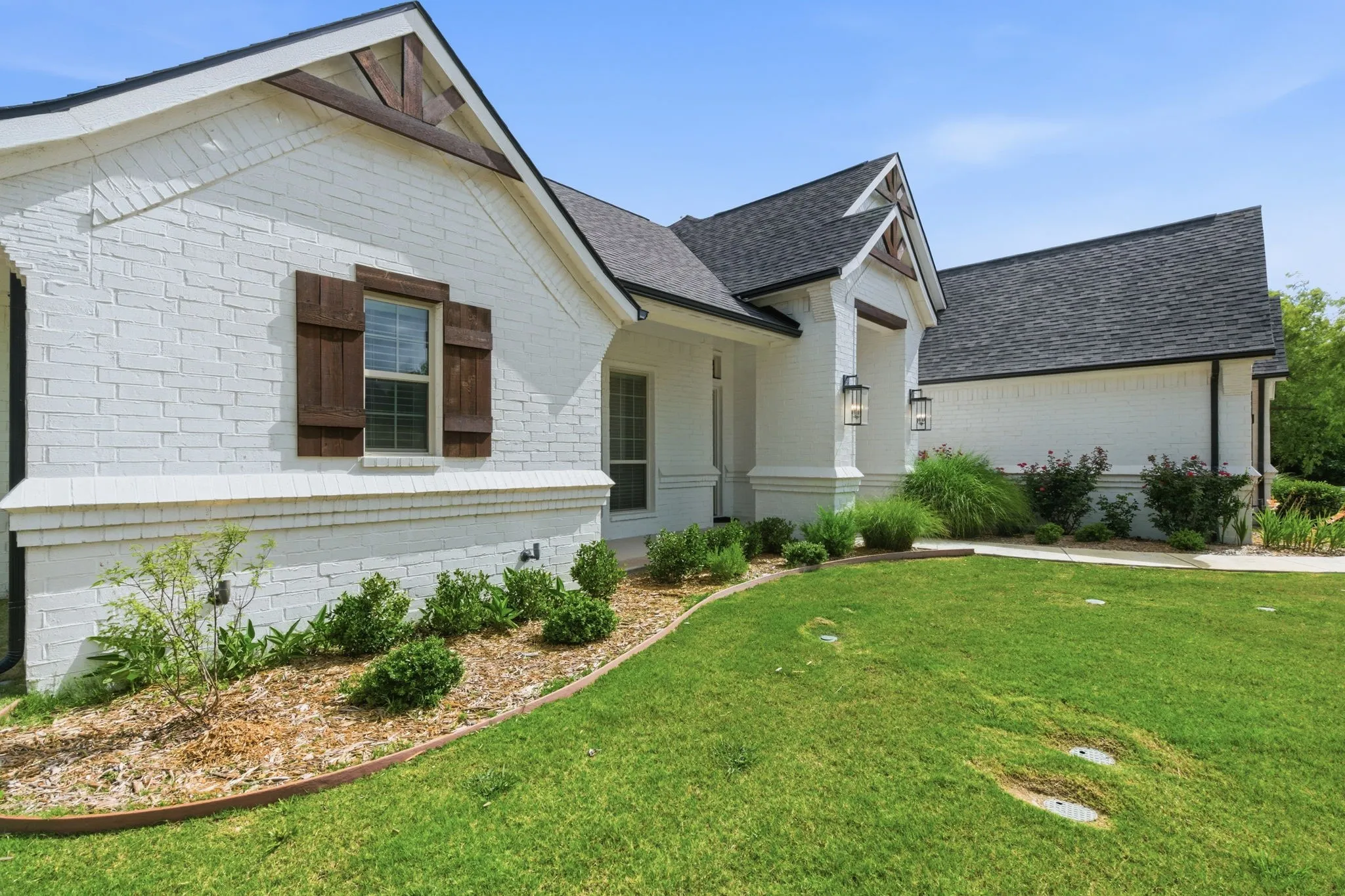 Single Family Residence For Sale in Parker County , 100 Cedar Mountain Drive, Weatherford, Texas 76085, 4 Bedroom, 2 Bathroom, 3 Garage spaces, 2,340 Sqft, built in 2021, mls#21293440, Real Estate Agent in Weatherford, Homes For Sale in Parker county, Homes For Sale in Weatherford, Realtor in Weatherford Texas, Real Estate Brokerage Independent Realty Texas, Luminita Cordes Realtor