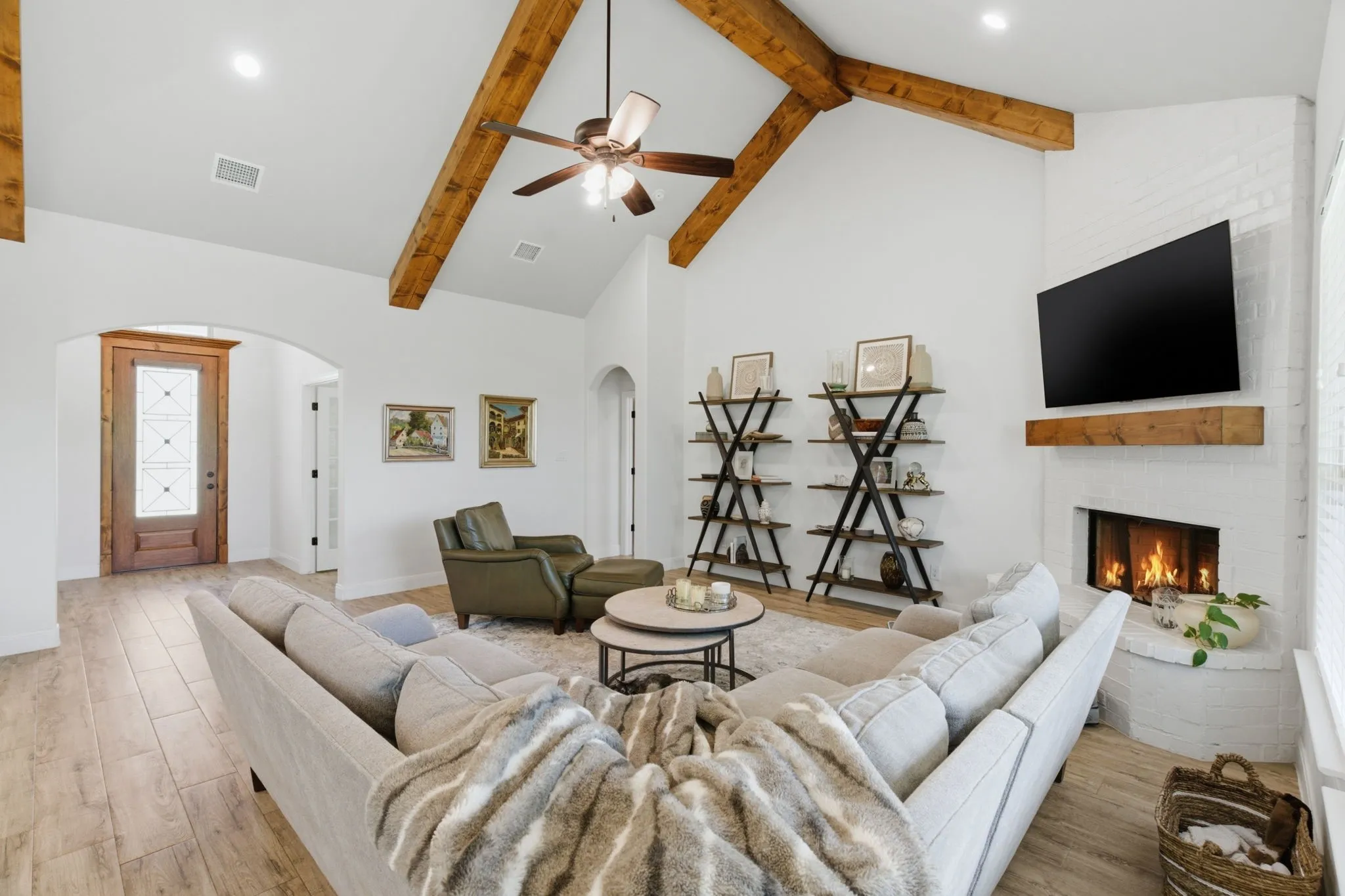 Single Family Residence For Sale in Parker County , 100 Cedar Mountain Drive, Weatherford, Texas 76085, 4 Bedroom, 2 Bathroom, 3 Garage spaces, 2,340 Sqft, built in 2021, mls#21293440, Real Estate Agent in Weatherford, Homes For Sale in Parker county, Homes For Sale in Weatherford, Realtor in Weatherford Texas, Real Estate Brokerage Independent Realty Texas, Luminita Cordes Realtor