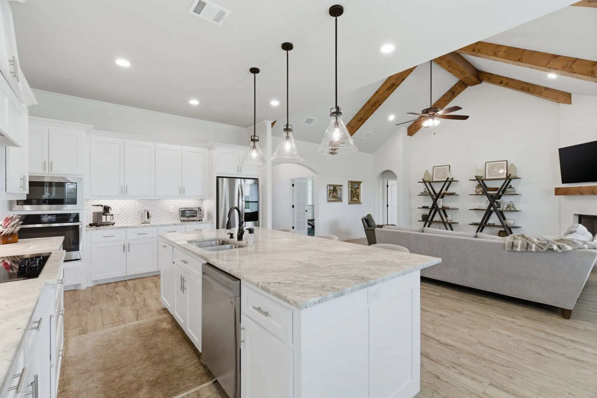 Single Family Residence For Sale in Parker County , 100 Cedar Mountain Drive, Weatherford, Texas 76085, 4 Bedroom, 2 Bathroom, 3 Garage spaces, 2,340 Sqft, built in 2021, mls#21293440, Real Estate Agent in Weatherford, Homes For Sale in Parker county, Homes For Sale in Weatherford, Realtor in Weatherford Texas, Real Estate Brokerage Independent Realty Texas, Luminita Cordes Realtor