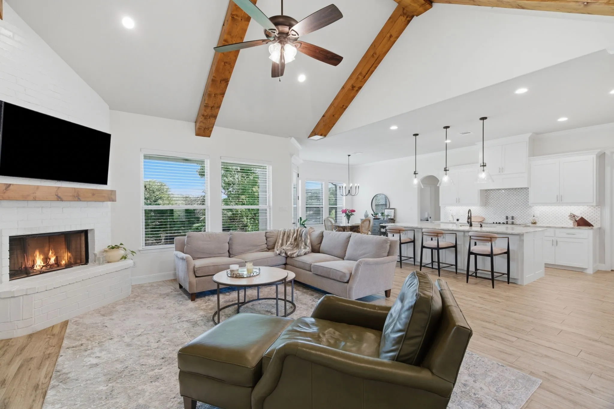 Single Family Residence For Sale in Parker County , 100 Cedar Mountain Drive, Weatherford, Texas 76085, 4 Bedroom, 2 Bathroom, 3 Garage spaces, 2,340 Sqft, built in 2021, mls#21293440, Real Estate Agent in Weatherford, Homes For Sale in Parker county, Homes For Sale in Weatherford, Realtor in Weatherford Texas, Real Estate Brokerage Independent Realty Texas, Luminita Cordes Realtor