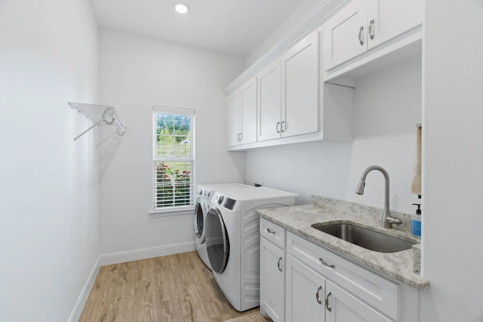 Single Family Residence For Sale in Parker County , 100 Cedar Mountain Drive, Weatherford, Texas 76085, 4 Bedroom, 2 Bathroom, 3 Garage spaces, 2,340 Sqft, built in 2021, mls#21293440, Real Estate Agent in Weatherford, Homes For Sale in Parker county, Homes For Sale in Weatherford, Realtor in Weatherford Texas, Real Estate Brokerage Independent Realty Texas, Luminita Cordes Realtor
