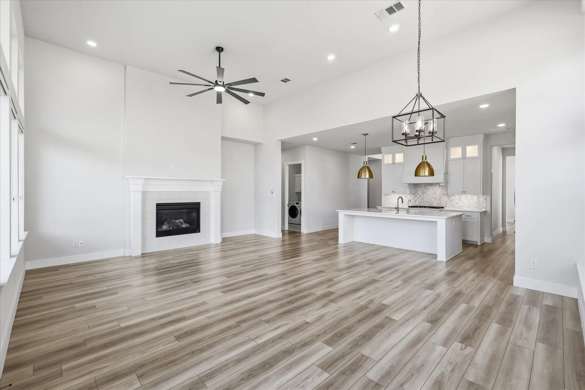 Single Family Residence For Sale in Denton County , 3455 Hollow Pine Drive, Frisco, Texas 75033, 4 Bedroom, 4 Bathroom, 3 Garage spaces, 3,516 Sqft, built in 2021, mls#21298991, Real Estate Agent in Frisco, Homes For Sale in Denton county, Homes For Sale in Frisco, Realtor in Frisco Texas, Real Estate Brokerage Independent Realty Texas, Luminita Cordes Realtor
