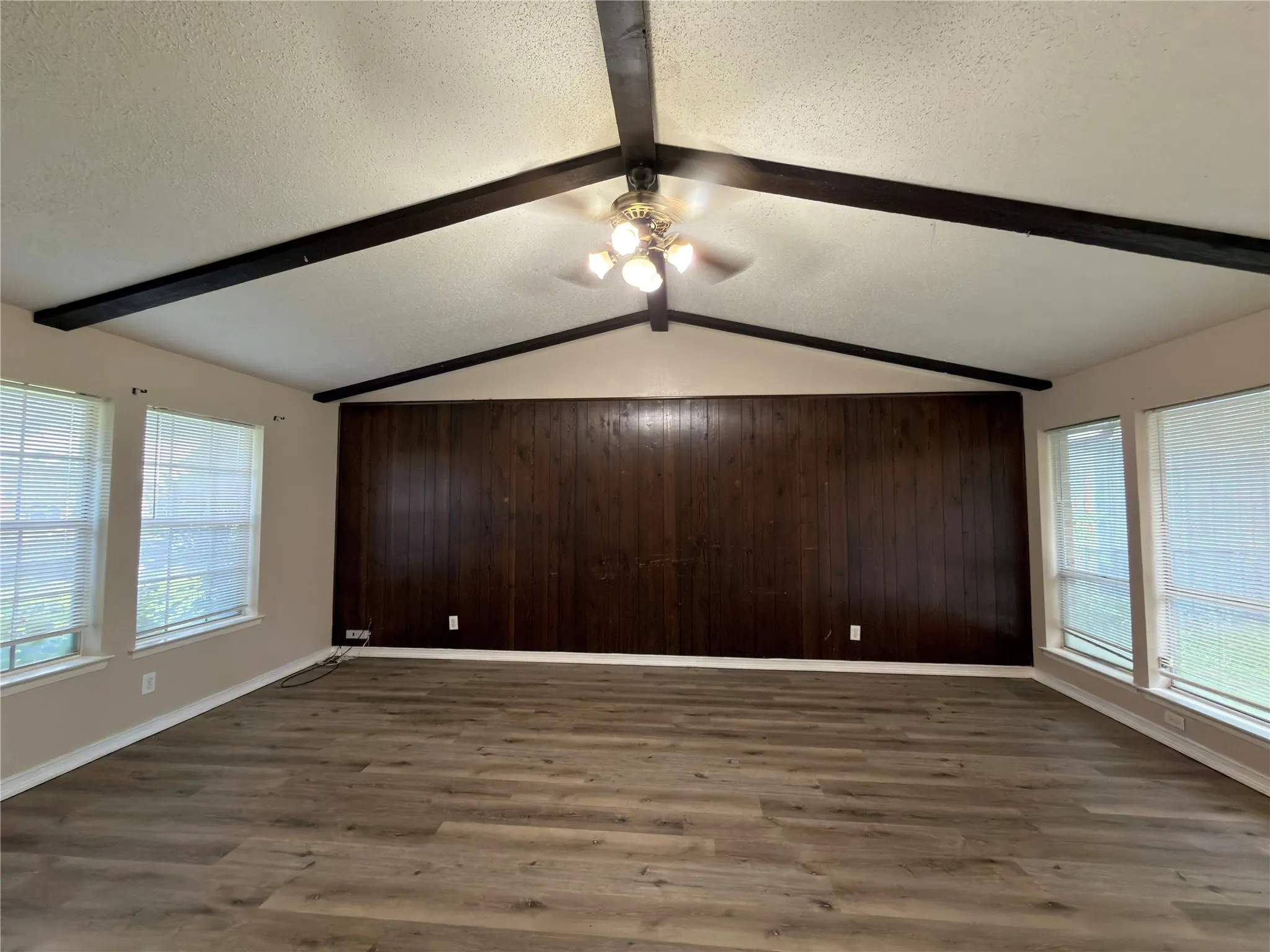 Single Family Residence For Rent in Dallas County , 1717 Warwick Street, Garland, Texas 75044, 3 Bedroom, 2 Bathroom, Garage spaces, 1,793 Sqft, built in 1972, mls#21299663, Real Estate Agent in Garland, Homes For Rent in Dallas county, Homes For Rent in Garland, Realtor in Garland Texas, Real Estate Brokerage Independent Realty Texas, Luminita Cordes Realtor