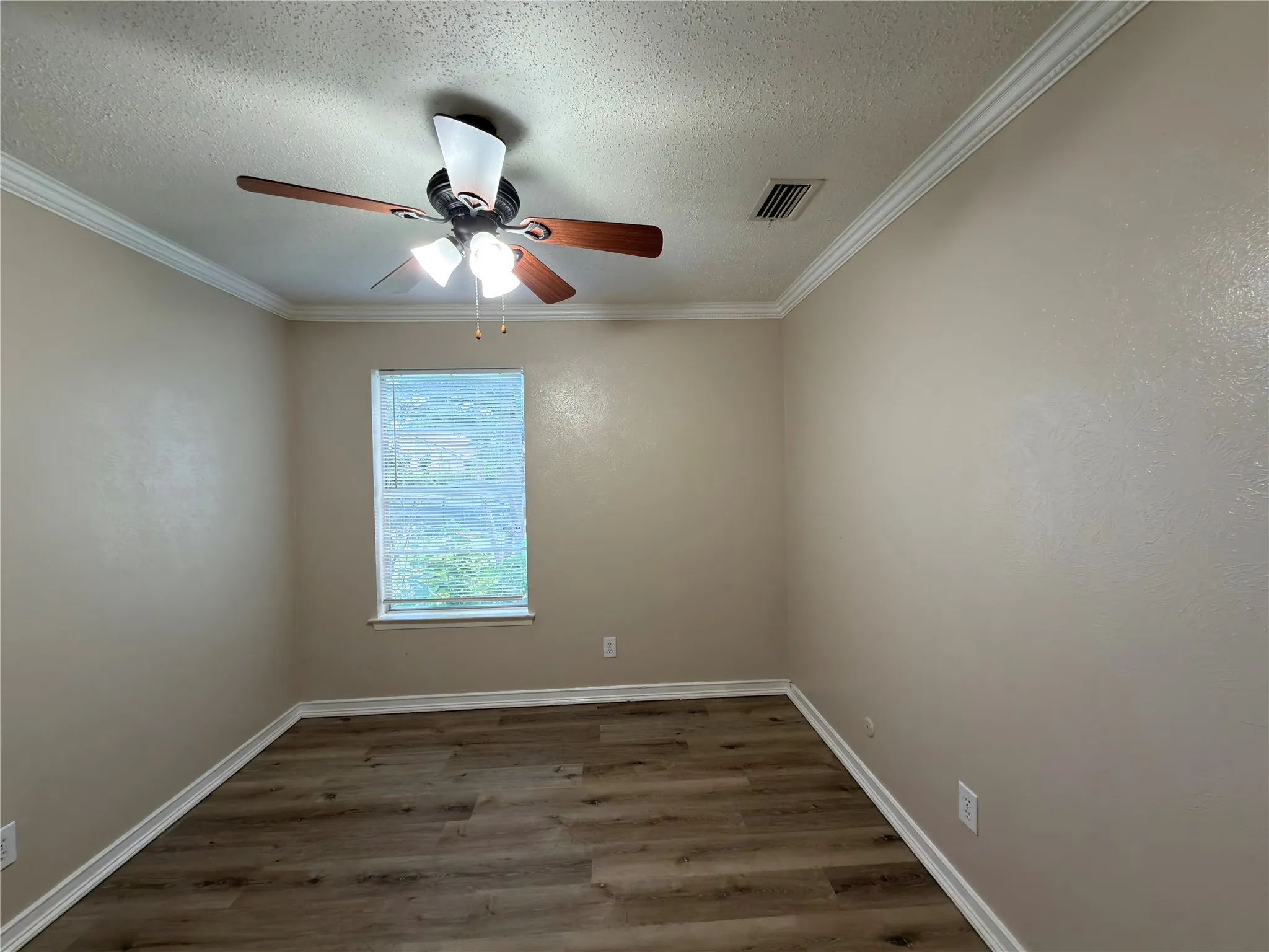 Single Family Residence For Rent in Dallas County , 1717 Warwick Street, Garland, Texas 75044, 3 Bedroom, 2 Bathroom, Garage spaces, 1,793 Sqft, built in 1972, mls#21299663, Real Estate Agent in Garland, Homes For Rent in Dallas county, Homes For Rent in Garland, Realtor in Garland Texas, Real Estate Brokerage Independent Realty Texas, Luminita Cordes Realtor