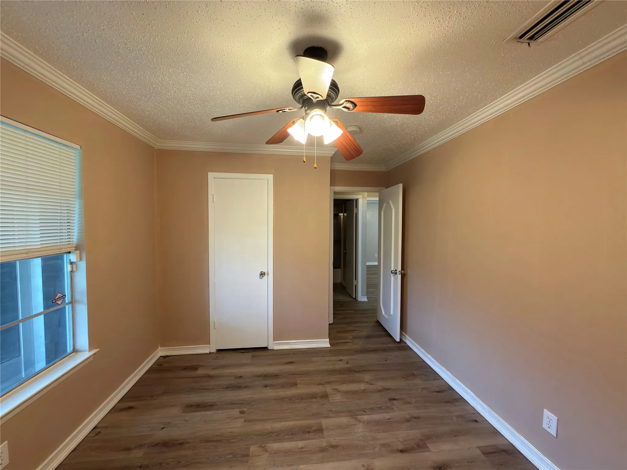 Single Family Residence For Rent in Dallas County , 1717 Warwick Street, Garland, Texas 75044, 3 Bedroom, 2 Bathroom, Garage spaces, 1,793 Sqft, built in 1972, mls#21299663, Real Estate Agent in Garland, Homes For Rent in Dallas county, Homes For Rent in Garland, Realtor in Garland Texas, Real Estate Brokerage Independent Realty Texas, Luminita Cordes Realtor