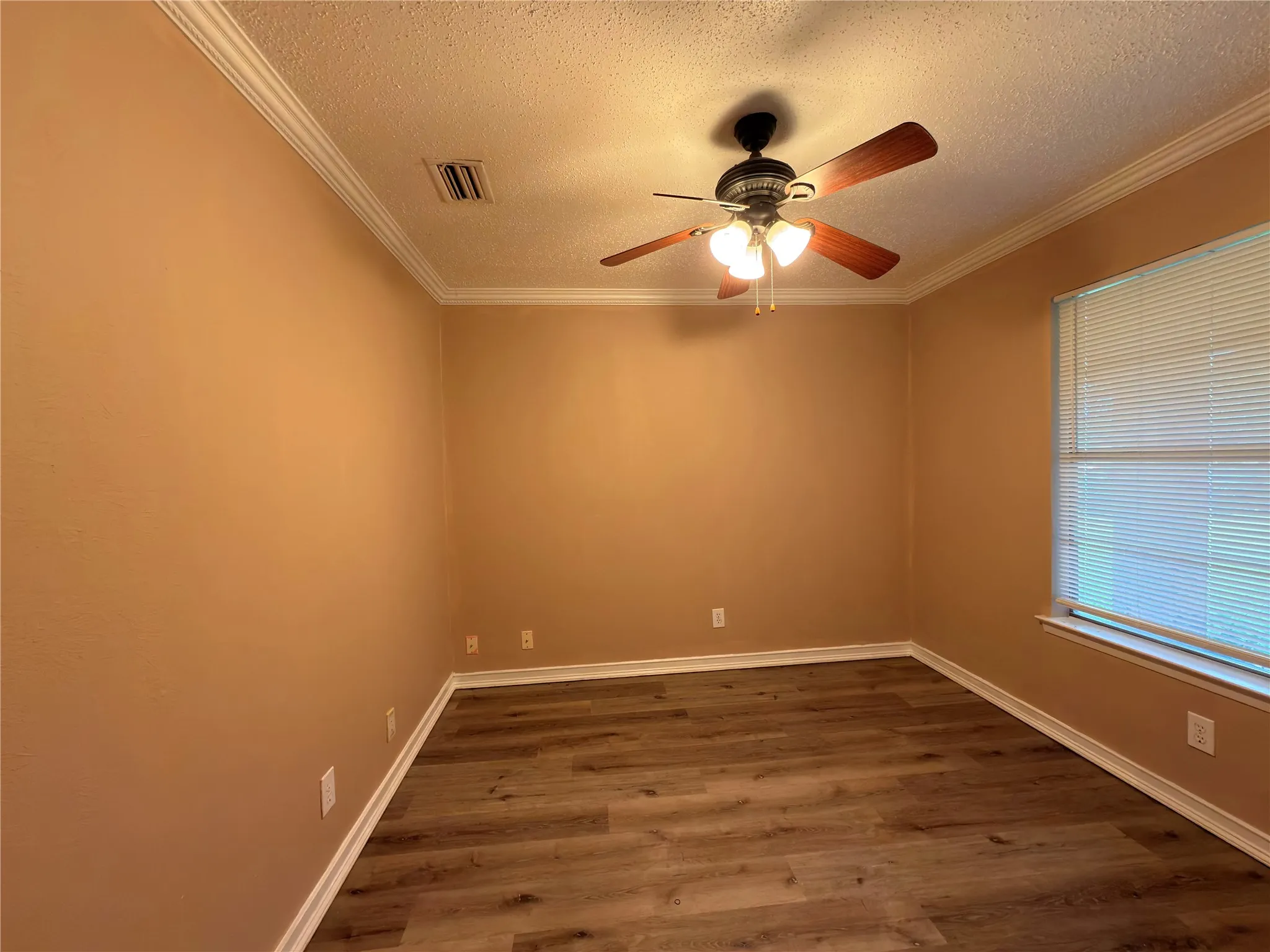 Single Family Residence For Rent in Dallas County , 1717 Warwick Street, Garland, Texas 75044, 3 Bedroom, 2 Bathroom, Garage spaces, 1,793 Sqft, built in 1972, mls#21299663, Real Estate Agent in Garland, Homes For Rent in Dallas county, Homes For Rent in Garland, Realtor in Garland Texas, Real Estate Brokerage Independent Realty Texas, Luminita Cordes Realtor