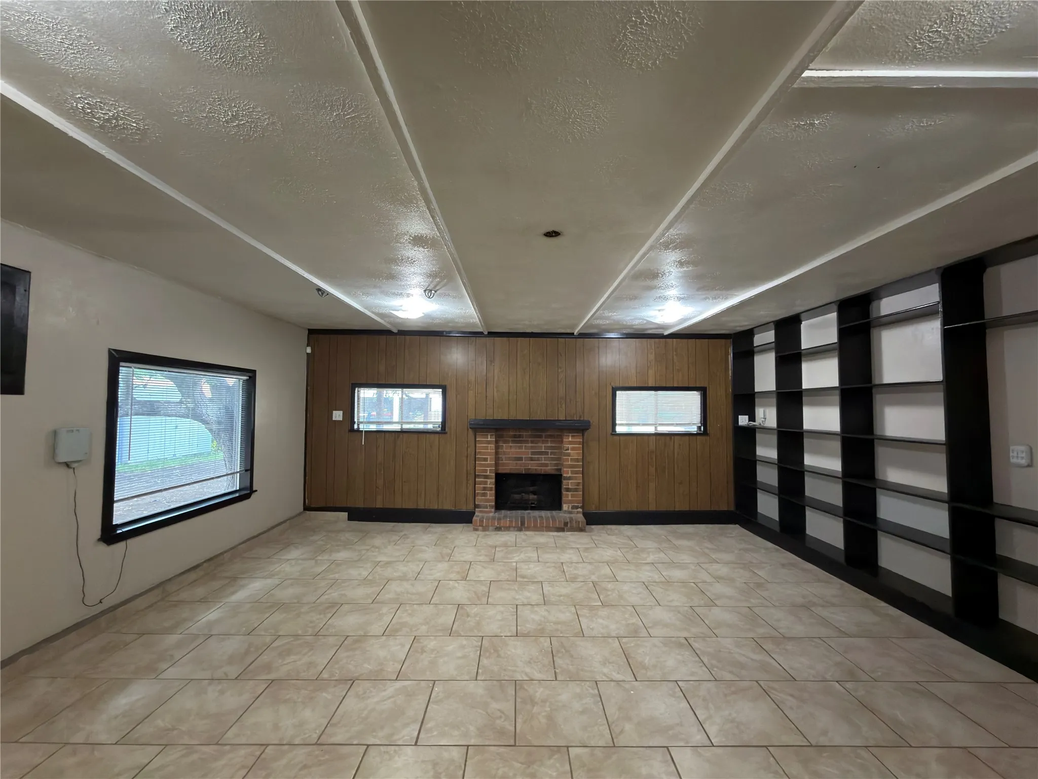 Single Family Residence For Rent in Dallas County , 1717 Warwick Street, Garland, Texas 75044, 3 Bedroom, 2 Bathroom, Garage spaces, 1,793 Sqft, built in 1972, mls#21299663, Real Estate Agent in Garland, Homes For Rent in Dallas county, Homes For Rent in Garland, Realtor in Garland Texas, Real Estate Brokerage Independent Realty Texas, Luminita Cordes Realtor