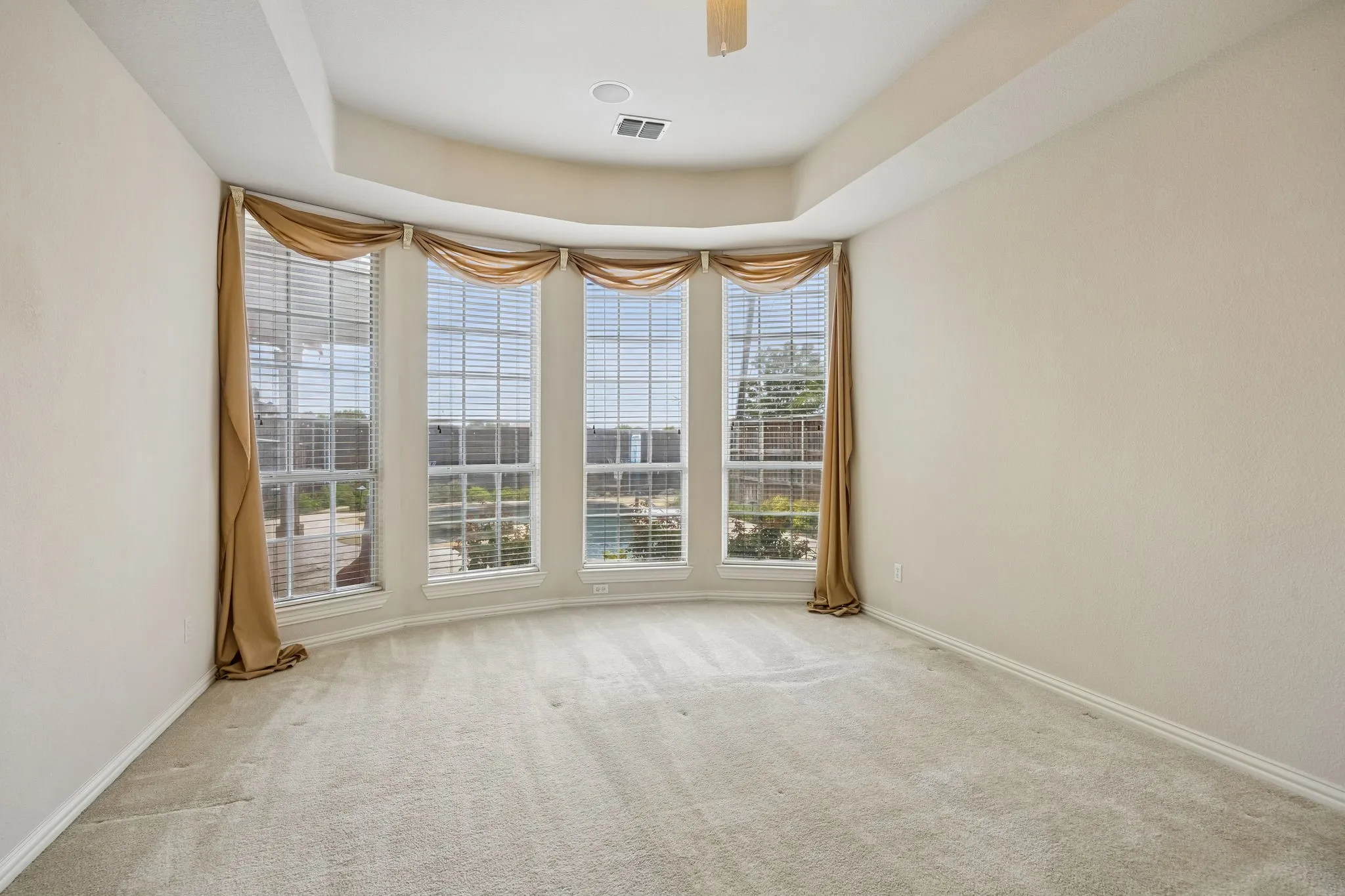 Single Family Residence For Sale in Dallas County , 6421 Fairfield Drive, Rowlett, Texas 75089, 4 Bedroom, 4 Bathroom, 2 Garage spaces, 3,716 Sqft, built in 2002, mls#21298001, Real Estate Agent in Rowlett, Homes For Sale in Dallas county, Homes For Sale in Rowlett, Realtor in Rowlett Texas, Real Estate Brokerage Independent Realty Texas, Luminita Cordes Realtor