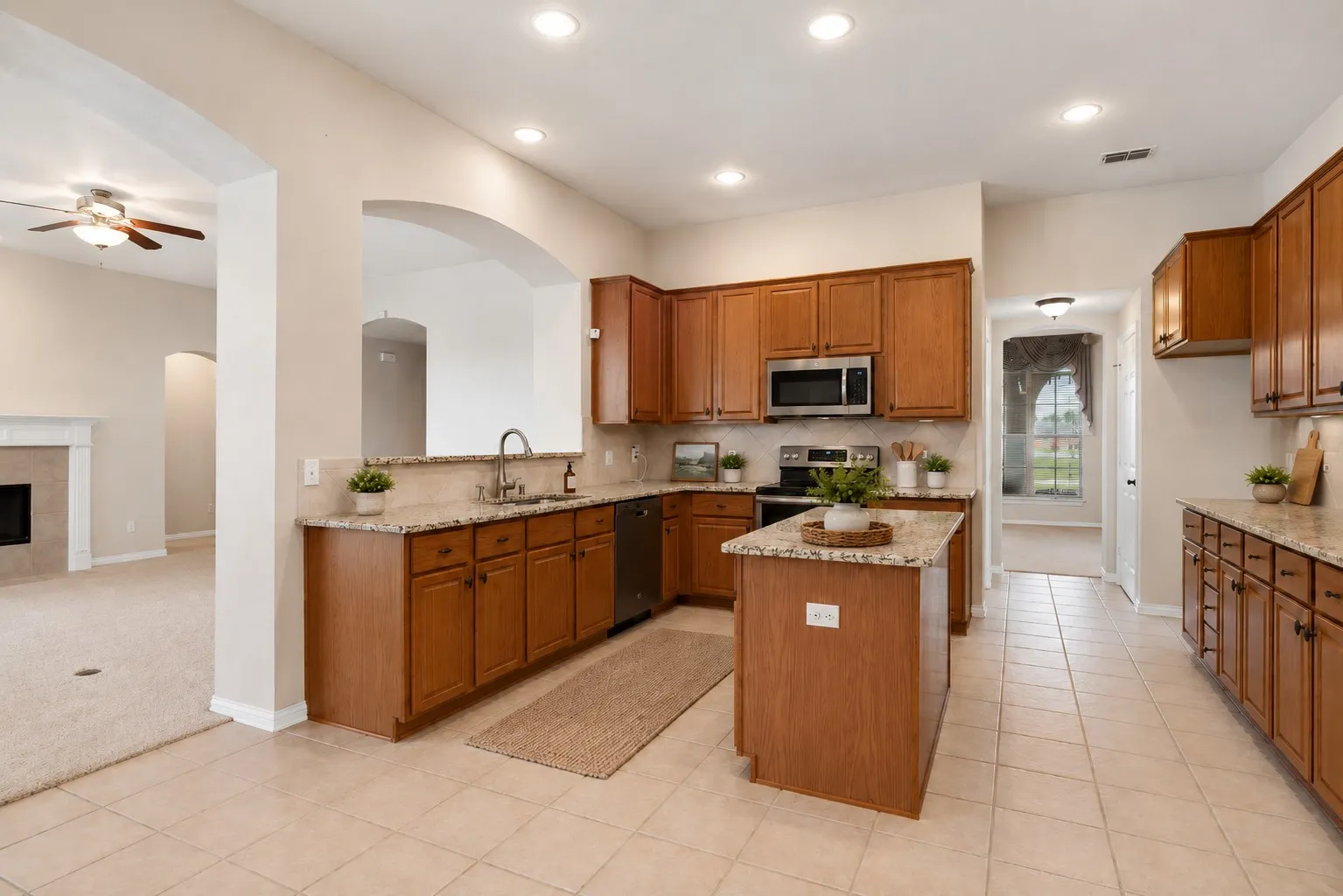 Single Family Residence For Sale in Dallas County , 6421 Fairfield Drive, Rowlett, Texas 75089, 4 Bedroom, 4 Bathroom, 2 Garage spaces, 3,716 Sqft, built in 2002, mls#21298001, Real Estate Agent in Rowlett, Homes For Sale in Dallas county, Homes For Sale in Rowlett, Realtor in Rowlett Texas, Real Estate Brokerage Independent Realty Texas, Luminita Cordes Realtor