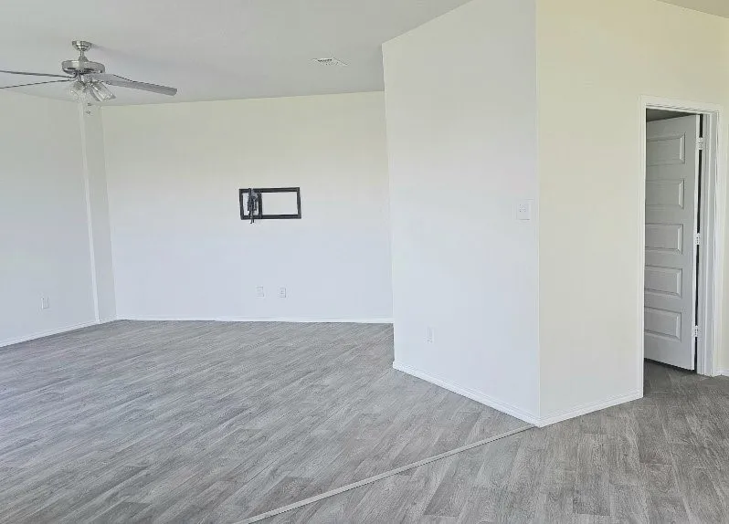 Single Family Residence For Rent in Grayson County , 1004 Waverly Drive, Van Alstyne, Texas 75495, 4 Bedrooms, 3 Bathrooms, 2 Garage spaces, 2,636 Sqft, built in 2021, Price $2,495, mls#21299667, Real Estate Agent in Van Alstyne, Homes For Rent in Grayson county, Homes For Rent in Van Alstyne, Realtor in Van Alstyne Texas, Real Estate Brokerage Independent Realty Texas, Luminita Cordes Realtor