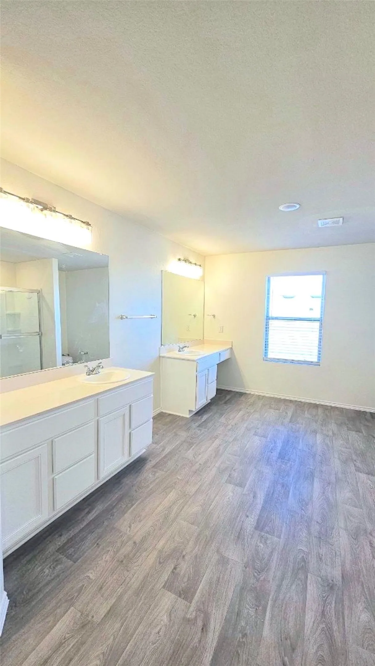 Single Family Residence For Rent in Grayson County , 1004 Waverly Drive, Van Alstyne, Texas 75495, 4 Bedrooms, 3 Bathrooms, 2 Garage spaces, 2,636 Sqft, built in 2021, Price $2,495, mls#21299667, Real Estate Agent in Van Alstyne, Homes For Rent in Grayson county, Homes For Rent in Van Alstyne, Realtor in Van Alstyne Texas, Real Estate Brokerage Independent Realty Texas, Luminita Cordes Realtor