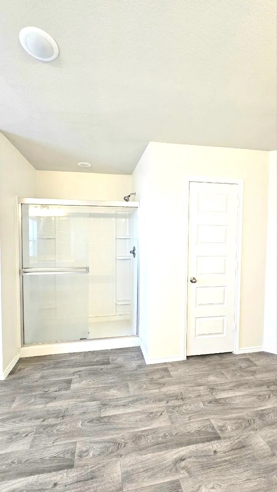 Single Family Residence For Rent in Grayson County , 1004 Waverly Drive, Van Alstyne, Texas 75495, 4 Bedrooms, 3 Bathrooms, 2 Garage spaces, 2,636 Sqft, built in 2021, Price $2,495, mls#21299667, Real Estate Agent in Van Alstyne, Homes For Rent in Grayson county, Homes For Rent in Van Alstyne, Realtor in Van Alstyne Texas, Real Estate Brokerage Independent Realty Texas, Luminita Cordes Realtor