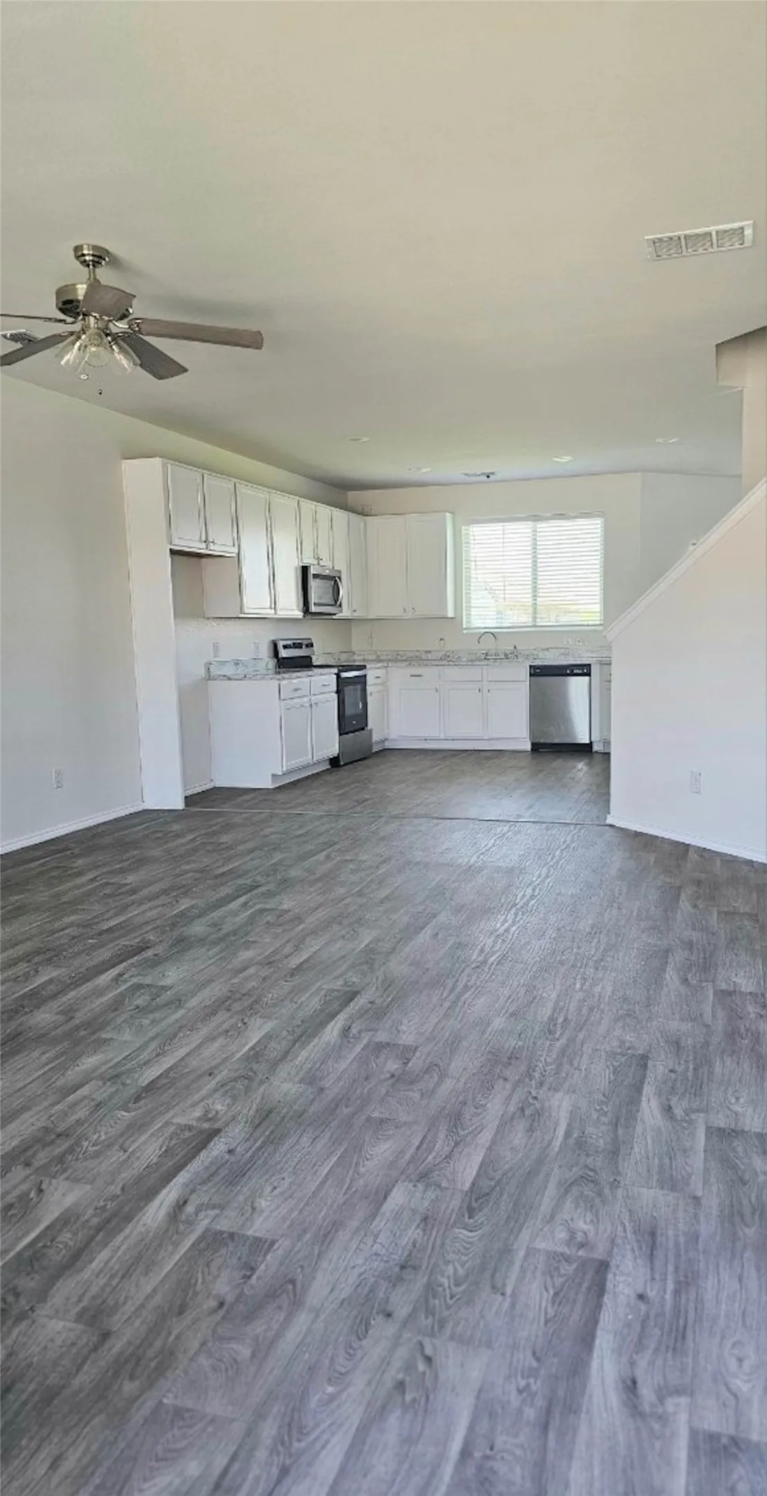 Single Family Residence For Rent in Grayson County , 1004 Waverly Drive, Van Alstyne, Texas 75495, 4 Bedrooms, 3 Bathrooms, 2 Garage spaces, 2,636 Sqft, built in 2021, Price $2,495, mls#21299667, Real Estate Agent in Van Alstyne, Homes For Rent in Grayson county, Homes For Rent in Van Alstyne, Realtor in Van Alstyne Texas, Real Estate Brokerage Independent Realty Texas, Luminita Cordes Realtor