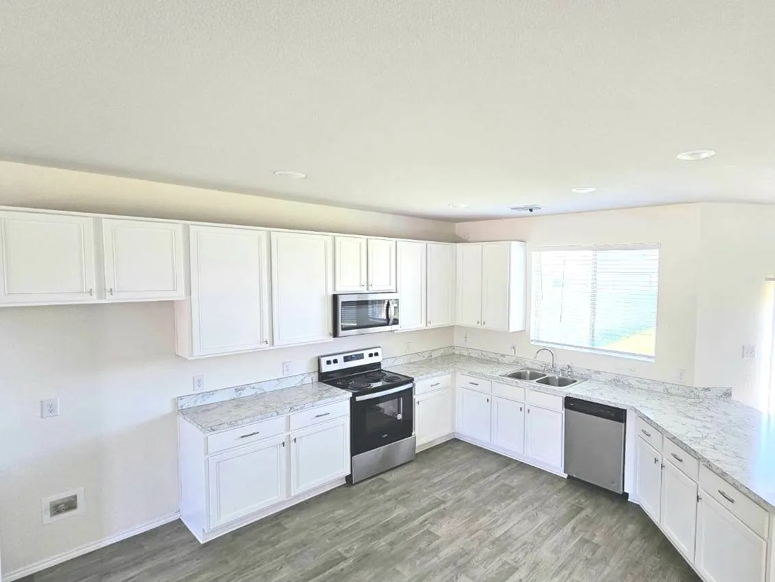 Single Family Residence For Rent in Grayson County , 1004 Waverly Drive, Van Alstyne, Texas 75495, 4 Bedrooms, 3 Bathrooms, 2 Garage spaces, 2,636 Sqft, built in 2021, Price $2,495, mls#21299667, Real Estate Agent in Van Alstyne, Homes For Rent in Grayson county, Homes For Rent in Van Alstyne, Realtor in Van Alstyne Texas, Real Estate Brokerage Independent Realty Texas, Luminita Cordes Realtor
