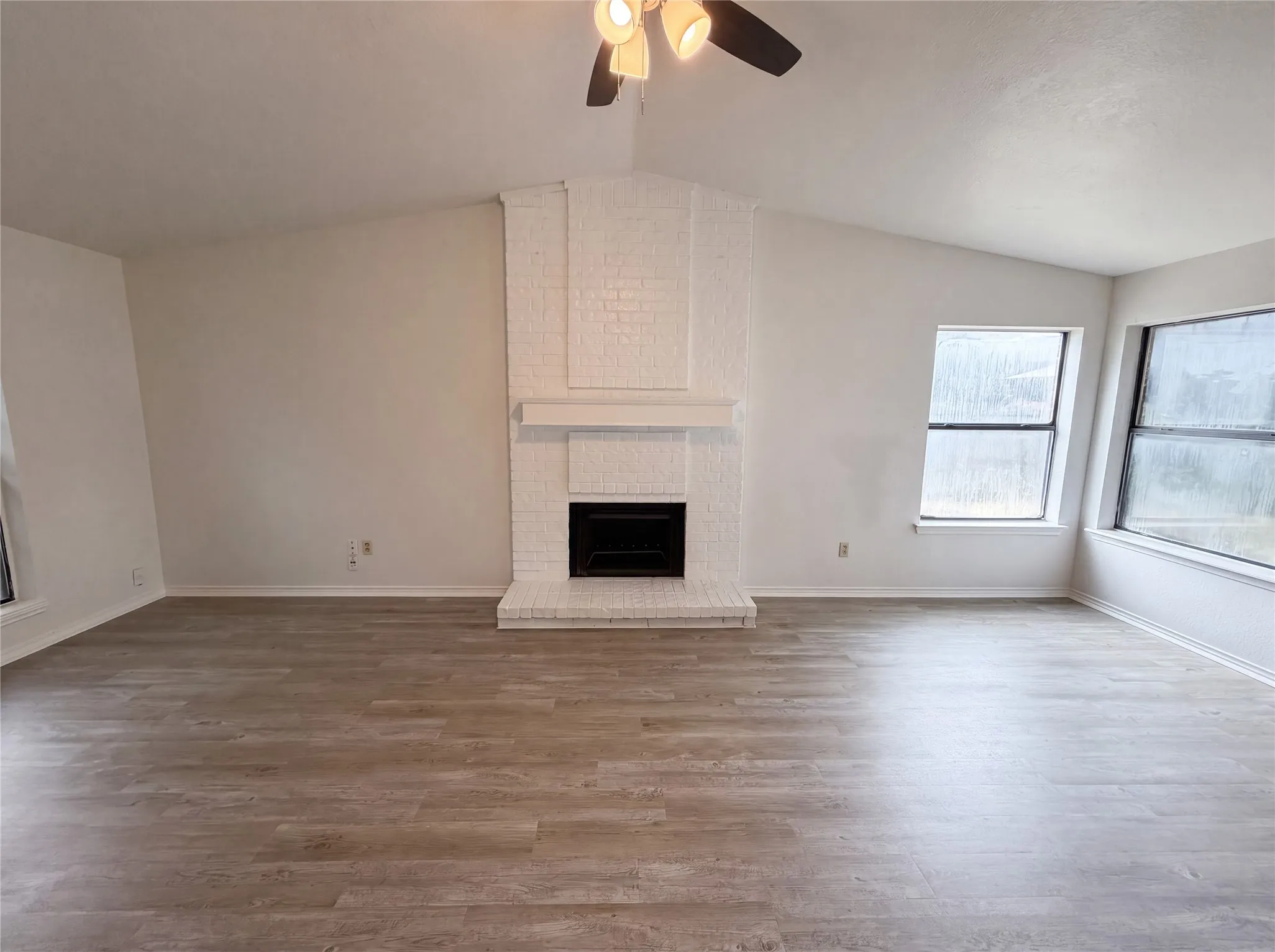 Single Family Residence For Sale in Dallas County , 1319 Oak Run Drive, Duncanville, Texas 75137, 3 Bedroom, 2 Bathroom, 2 Garage spaces, 1,450 Sqft, built in 1984, mls#21299666, Real Estate Agent in Duncanville, Homes For Sale in Dallas county, Homes For Sale in Duncanville, Realtor in Duncanville Texas, Real Estate Brokerage Independent Realty Texas, Luminita Cordes Realtor