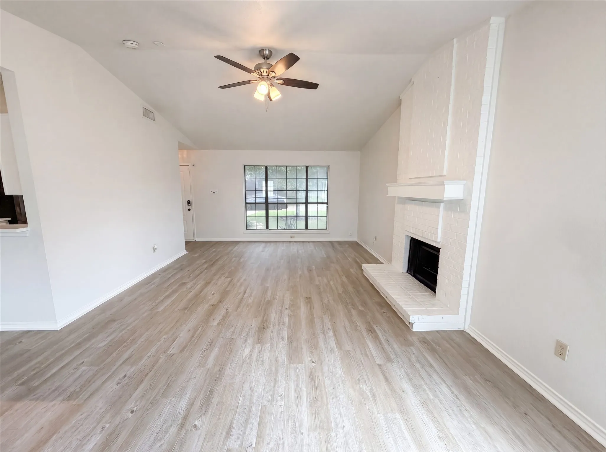 Single Family Residence For Sale in Dallas County , 1319 Oak Run Drive, Duncanville, Texas 75137, 3 Bedroom, 2 Bathroom, 2 Garage spaces, 1,450 Sqft, built in 1984, mls#21299666, Real Estate Agent in Duncanville, Homes For Sale in Dallas county, Homes For Sale in Duncanville, Realtor in Duncanville Texas, Real Estate Brokerage Independent Realty Texas, Luminita Cordes Realtor