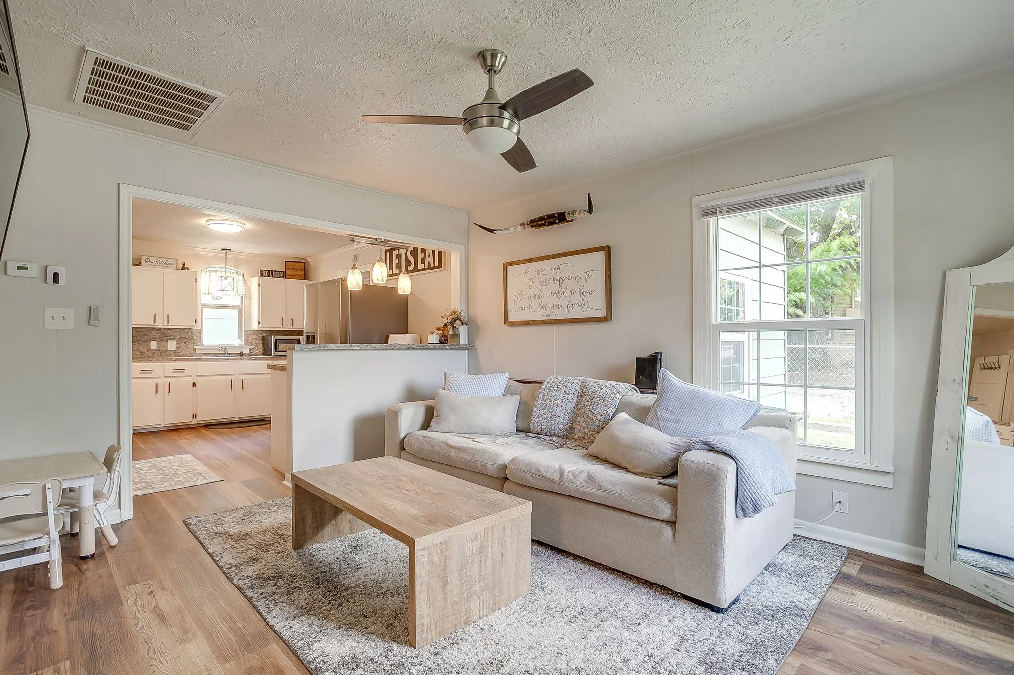 Single Family Residence For Sale in Parker County , 418 E Akard Street, Weatherford, Texas 76086, 3 Bedroom, 1 Bathroom, Garage spaces, 949 Sqft, built in 1950, mls#21268724, Real Estate Agent in Weatherford, Homes For Sale in Parker county, Homes For Sale in Weatherford, Realtor in Weatherford Texas, Real Estate Brokerage Independent Realty Texas, Luminita Cordes Realtor