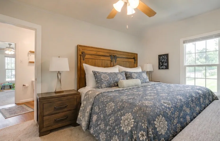 Single Family Residence For Sale in Parker County , 418 E Akard Street, Weatherford, Texas 76086, 3 Bedroom, 1 Bathroom, Garage spaces, 949 Sqft, built in 1950, mls#21268724, Real Estate Agent in Weatherford, Homes For Sale in Parker county, Homes For Sale in Weatherford, Realtor in Weatherford Texas, Real Estate Brokerage Independent Realty Texas, Luminita Cordes Realtor