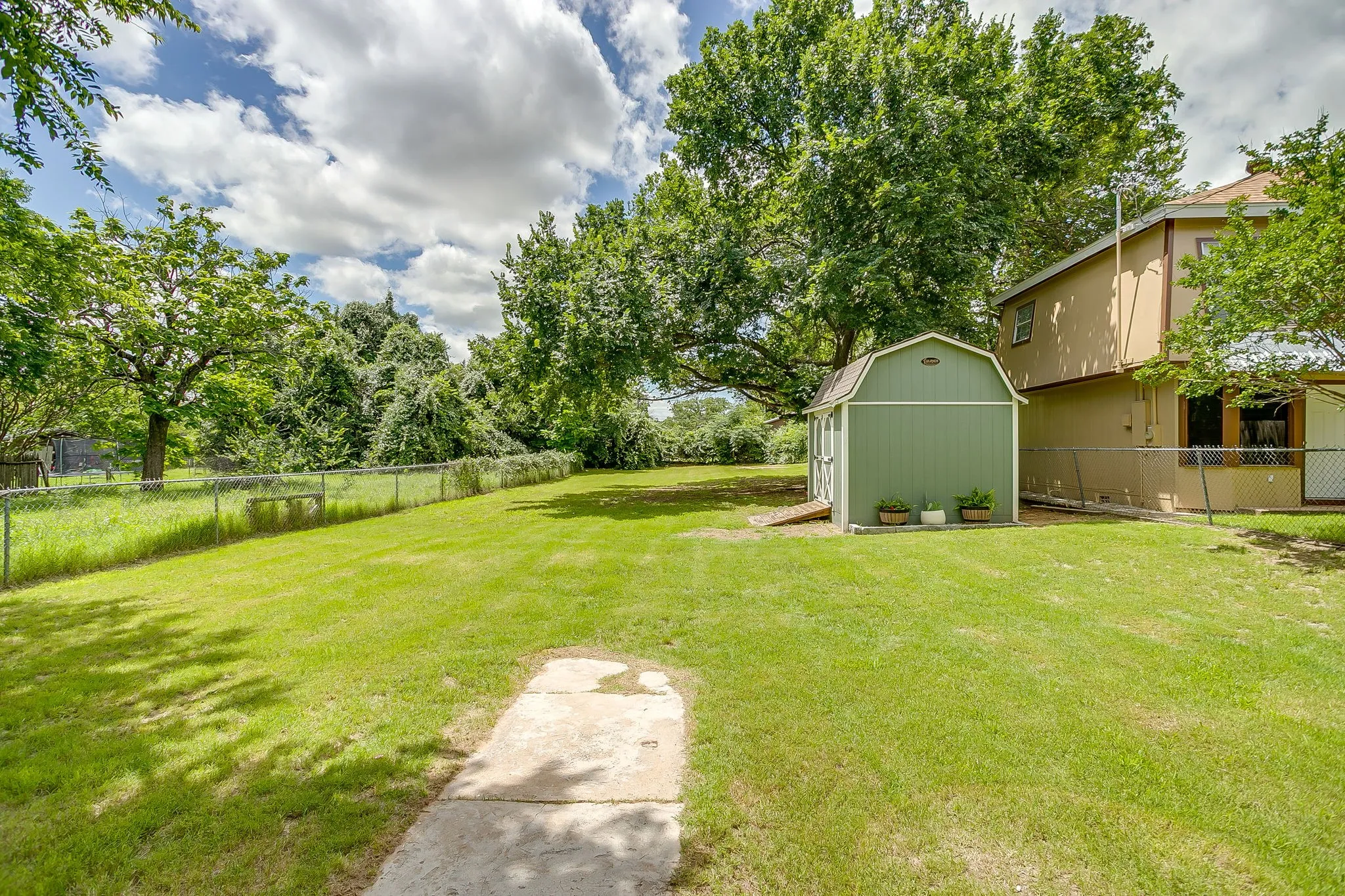 Single Family Residence For Sale in Parker County , 418 E Akard Street, Weatherford, Texas 76086, 3 Bedroom, 1 Bathroom, Garage spaces, 949 Sqft, built in 1950, mls#21268724, Real Estate Agent in Weatherford, Homes For Sale in Parker county, Homes For Sale in Weatherford, Realtor in Weatherford Texas, Real Estate Brokerage Independent Realty Texas, Luminita Cordes Realtor