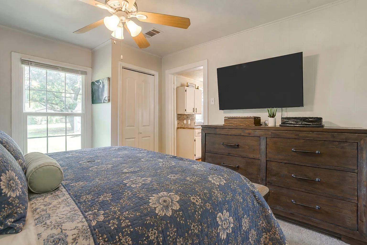 Single Family Residence For Sale in Parker County , 418 E Akard Street, Weatherford, Texas 76086, 3 Bedroom, 1 Bathroom, Garage spaces, 949 Sqft, built in 1950, mls#21268724, Real Estate Agent in Weatherford, Homes For Sale in Parker county, Homes For Sale in Weatherford, Realtor in Weatherford Texas, Real Estate Brokerage Independent Realty Texas, Luminita Cordes Realtor