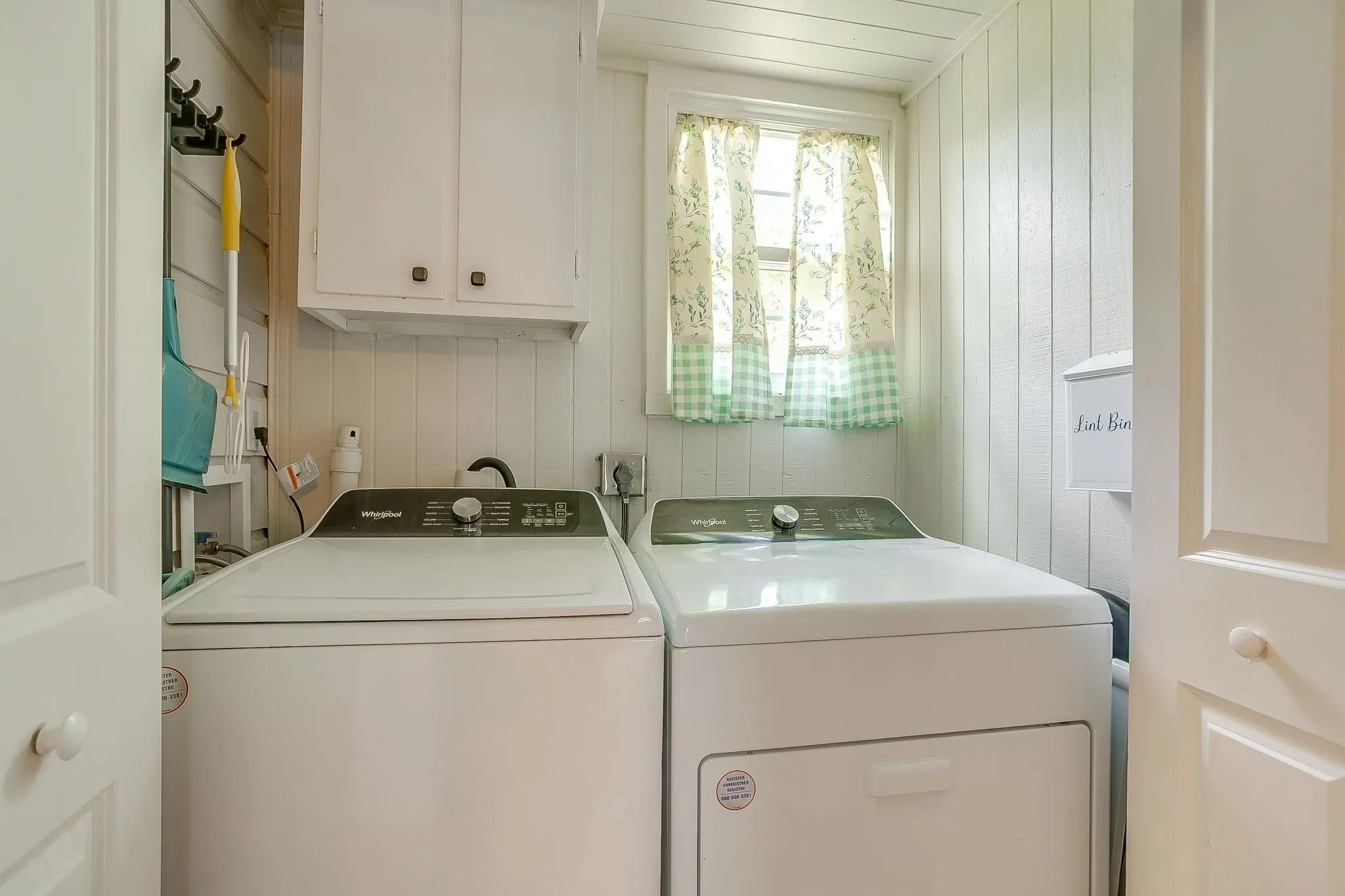 Single Family Residence For Sale in Parker County , 418 E Akard Street, Weatherford, Texas 76086, 3 Bedroom, 1 Bathroom, Garage spaces, 949 Sqft, built in 1950, mls#21268724, Real Estate Agent in Weatherford, Homes For Sale in Parker county, Homes For Sale in Weatherford, Realtor in Weatherford Texas, Real Estate Brokerage Independent Realty Texas, Luminita Cordes Realtor