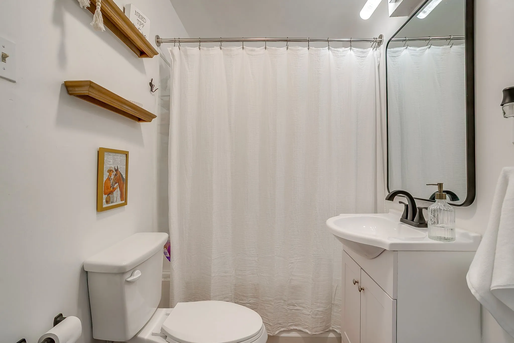 Single Family Residence For Sale in Parker County , 418 E Akard Street, Weatherford, Texas 76086, 3 Bedroom, 1 Bathroom, Garage spaces, 949 Sqft, built in 1950, mls#21268724, Real Estate Agent in Weatherford, Homes For Sale in Parker county, Homes For Sale in Weatherford, Realtor in Weatherford Texas, Real Estate Brokerage Independent Realty Texas, Luminita Cordes Realtor