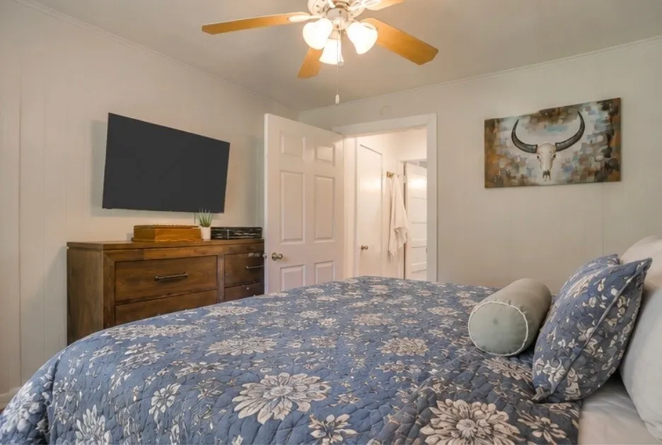 Single Family Residence For Sale in Parker County , 418 E Akard Street, Weatherford, Texas 76086, 3 Bedroom, 1 Bathroom, Garage spaces, 949 Sqft, built in 1950, mls#21268724, Real Estate Agent in Weatherford, Homes For Sale in Parker county, Homes For Sale in Weatherford, Realtor in Weatherford Texas, Real Estate Brokerage Independent Realty Texas, Luminita Cordes Realtor