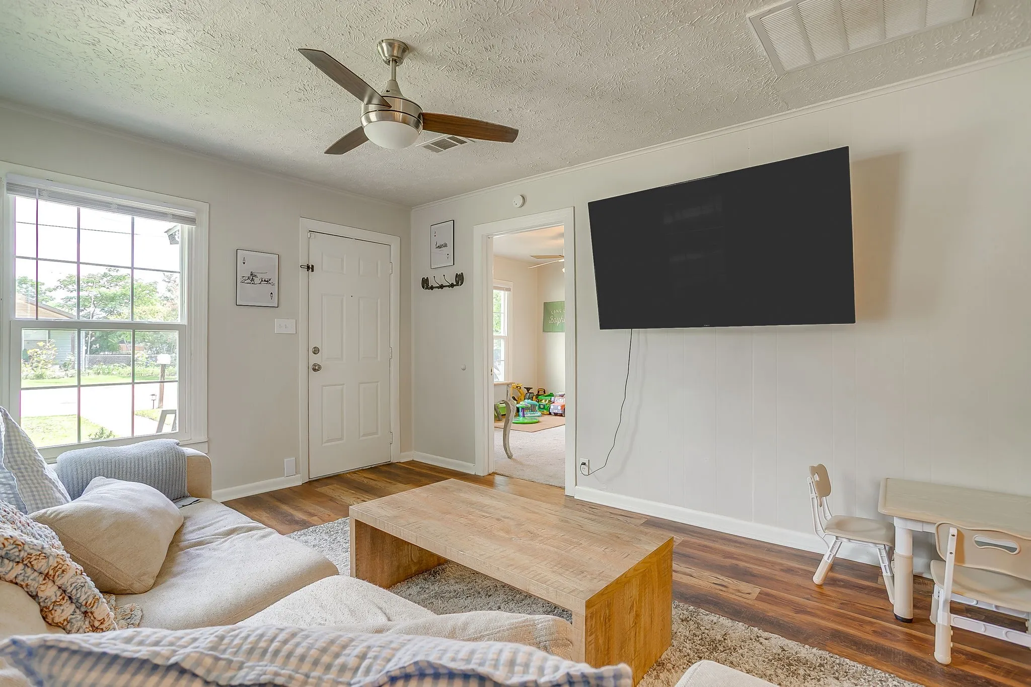 Single Family Residence For Sale in Parker County , 418 E Akard Street, Weatherford, Texas 76086, 3 Bedroom, 1 Bathroom, Garage spaces, 949 Sqft, built in 1950, mls#21268724, Real Estate Agent in Weatherford, Homes For Sale in Parker county, Homes For Sale in Weatherford, Realtor in Weatherford Texas, Real Estate Brokerage Independent Realty Texas, Luminita Cordes Realtor
