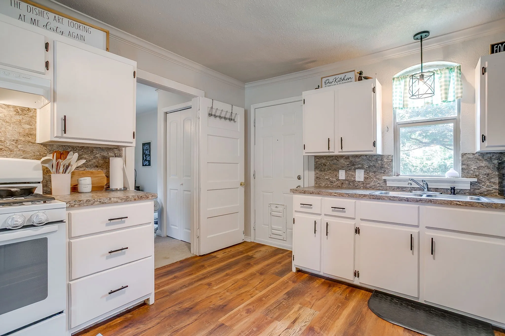 Single Family Residence For Sale in Parker County , 418 E Akard Street, Weatherford, Texas 76086, 3 Bedroom, 1 Bathroom, Garage spaces, 949 Sqft, built in 1950, mls#21268724, Real Estate Agent in Weatherford, Homes For Sale in Parker county, Homes For Sale in Weatherford, Realtor in Weatherford Texas, Real Estate Brokerage Independent Realty Texas, Luminita Cordes Realtor