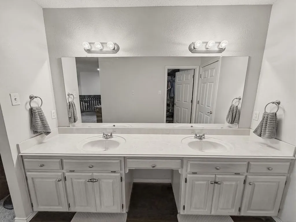 Single Family Residence For Sale in Hopkins County , 1857 Woodbridge Drive, Sulphur Springs, Texas 75482, 3 Bedroom, 2 Bathroom, 2 Garage spaces, 1,947 Sqft, built in 1999, mls#21297800, Real Estate Agent in Sulphur Springs, Homes For Sale in Hopkins county, Homes For Sale in Sulphur Springs, Realtor in Sulphur Springs Texas, Real Estate Brokerage Independent Realty Texas, Luminita Cordes Realtor