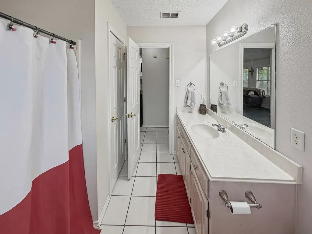 Single Family Residence For Sale in Hopkins County , 1857 Woodbridge Drive, Sulphur Springs, Texas 75482, 3 Bedroom, 2 Bathroom, 2 Garage spaces, 1,947 Sqft, built in 1999, mls#21297800, Real Estate Agent in Sulphur Springs, Homes For Sale in Hopkins county, Homes For Sale in Sulphur Springs, Realtor in Sulphur Springs Texas, Real Estate Brokerage Independent Realty Texas, Luminita Cordes Realtor