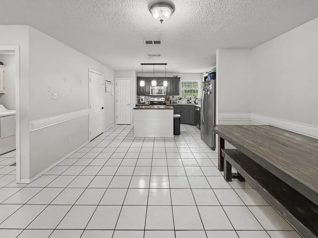 Single Family Residence For Sale in Hopkins County , 1857 Woodbridge Drive, Sulphur Springs, Texas 75482, 3 Bedroom, 2 Bathroom, 2 Garage spaces, 1,947 Sqft, built in 1999, mls#21297800, Real Estate Agent in Sulphur Springs, Homes For Sale in Hopkins county, Homes For Sale in Sulphur Springs, Realtor in Sulphur Springs Texas, Real Estate Brokerage Independent Realty Texas, Luminita Cordes Realtor