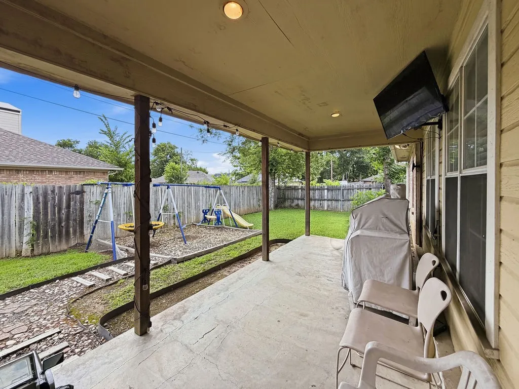 Single Family Residence For Sale in Hopkins County , 1857 Woodbridge Drive, Sulphur Springs, Texas 75482, 3 Bedroom, 2 Bathroom, 2 Garage spaces, 1,947 Sqft, built in 1999, mls#21297800, Real Estate Agent in Sulphur Springs, Homes For Sale in Hopkins county, Homes For Sale in Sulphur Springs, Realtor in Sulphur Springs Texas, Real Estate Brokerage Independent Realty Texas, Luminita Cordes Realtor