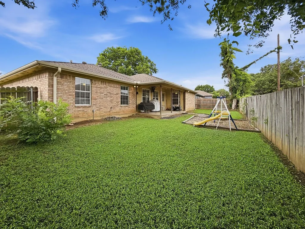 Single Family Residence For Sale in Hopkins County , 1857 Woodbridge Drive, Sulphur Springs, Texas 75482, 3 Bedroom, 2 Bathroom, 2 Garage spaces, 1,947 Sqft, built in 1999, mls#21297800, Real Estate Agent in Sulphur Springs, Homes For Sale in Hopkins county, Homes For Sale in Sulphur Springs, Realtor in Sulphur Springs Texas, Real Estate Brokerage Independent Realty Texas, Luminita Cordes Realtor