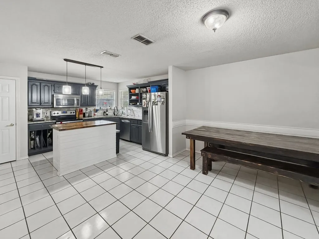 Single Family Residence For Sale in Hopkins County , 1857 Woodbridge Drive, Sulphur Springs, Texas 75482, 3 Bedroom, 2 Bathroom, 2 Garage spaces, 1,947 Sqft, built in 1999, mls#21297800, Real Estate Agent in Sulphur Springs, Homes For Sale in Hopkins county, Homes For Sale in Sulphur Springs, Realtor in Sulphur Springs Texas, Real Estate Brokerage Independent Realty Texas, Luminita Cordes Realtor