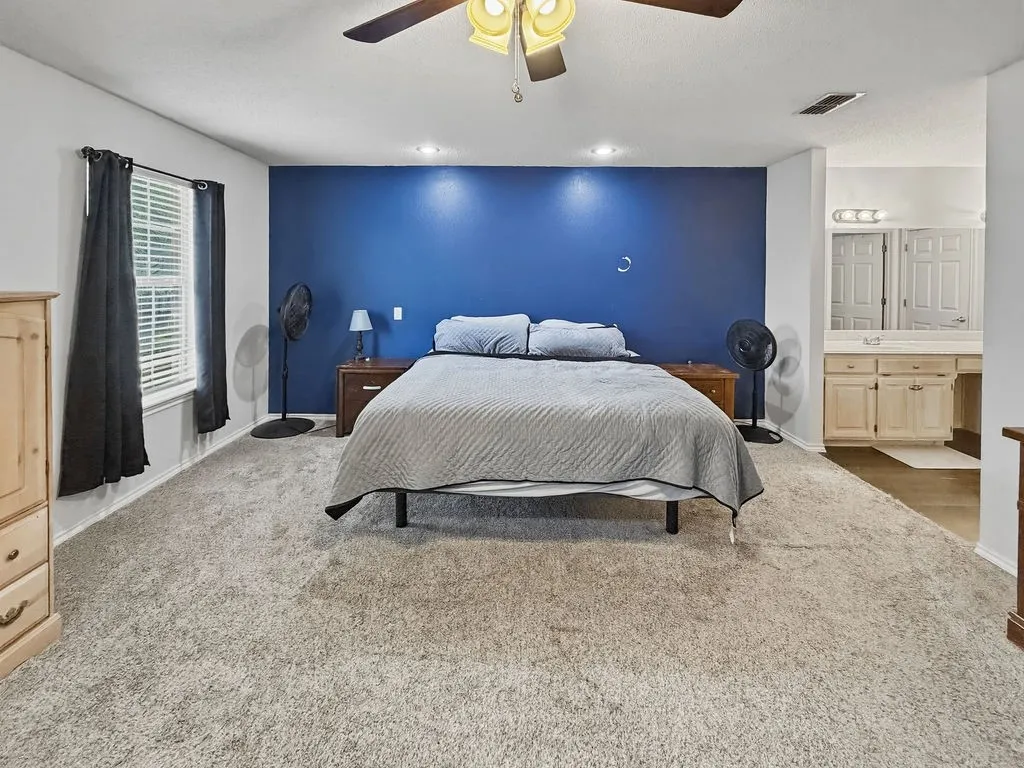 Single Family Residence For Sale in Hopkins County , 1857 Woodbridge Drive, Sulphur Springs, Texas 75482, 3 Bedroom, 2 Bathroom, 2 Garage spaces, 1,947 Sqft, built in 1999, mls#21297800, Real Estate Agent in Sulphur Springs, Homes For Sale in Hopkins county, Homes For Sale in Sulphur Springs, Realtor in Sulphur Springs Texas, Real Estate Brokerage Independent Realty Texas, Luminita Cordes Realtor