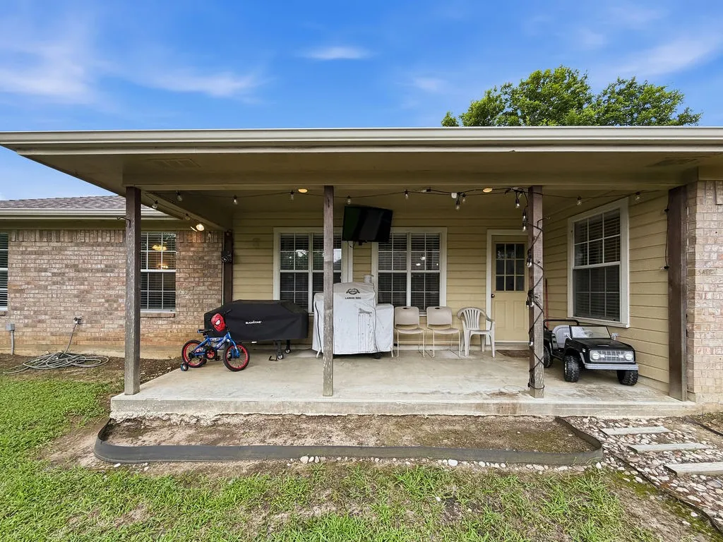 Single Family Residence For Sale in Hopkins County , 1857 Woodbridge Drive, Sulphur Springs, Texas 75482, 3 Bedroom, 2 Bathroom, 2 Garage spaces, 1,947 Sqft, built in 1999, mls#21297800, Real Estate Agent in Sulphur Springs, Homes For Sale in Hopkins county, Homes For Sale in Sulphur Springs, Realtor in Sulphur Springs Texas, Real Estate Brokerage Independent Realty Texas, Luminita Cordes Realtor