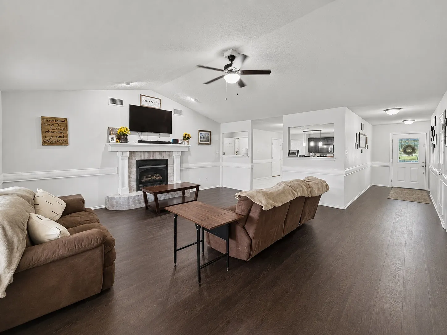 Single Family Residence For Sale in Hopkins County , 1857 Woodbridge Drive, Sulphur Springs, Texas 75482, 3 Bedroom, 2 Bathroom, 2 Garage spaces, 1,947 Sqft, built in 1999, mls#21297800, Real Estate Agent in Sulphur Springs, Homes For Sale in Hopkins county, Homes For Sale in Sulphur Springs, Realtor in Sulphur Springs Texas, Real Estate Brokerage Independent Realty Texas, Luminita Cordes Realtor