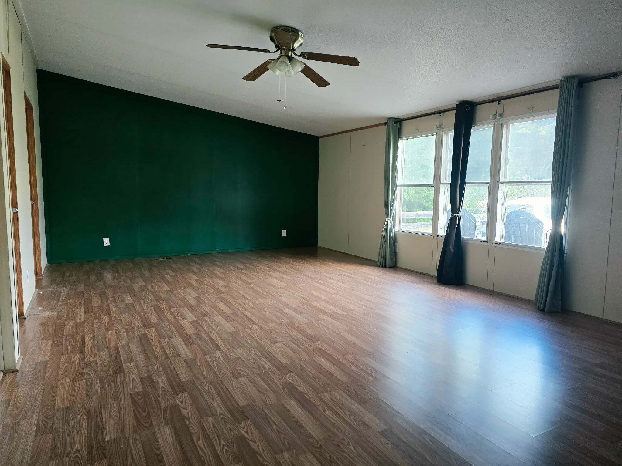 Manufactured Home For Sale in Smith County , 25378 US Highway 80, Grand Saline, Texas 75140, 4 Bedroom, 2 Bathroom, Garage spaces, 2,280 Sqft, built in 2007, mls#21299676, Real Estate Agent in Grand Saline, Homes For Sale in Smith county, Homes For Sale in Grand Saline, Realtor in Grand Saline Texas, Real Estate Brokerage Independent Realty Texas, Luminita Cordes Realtor