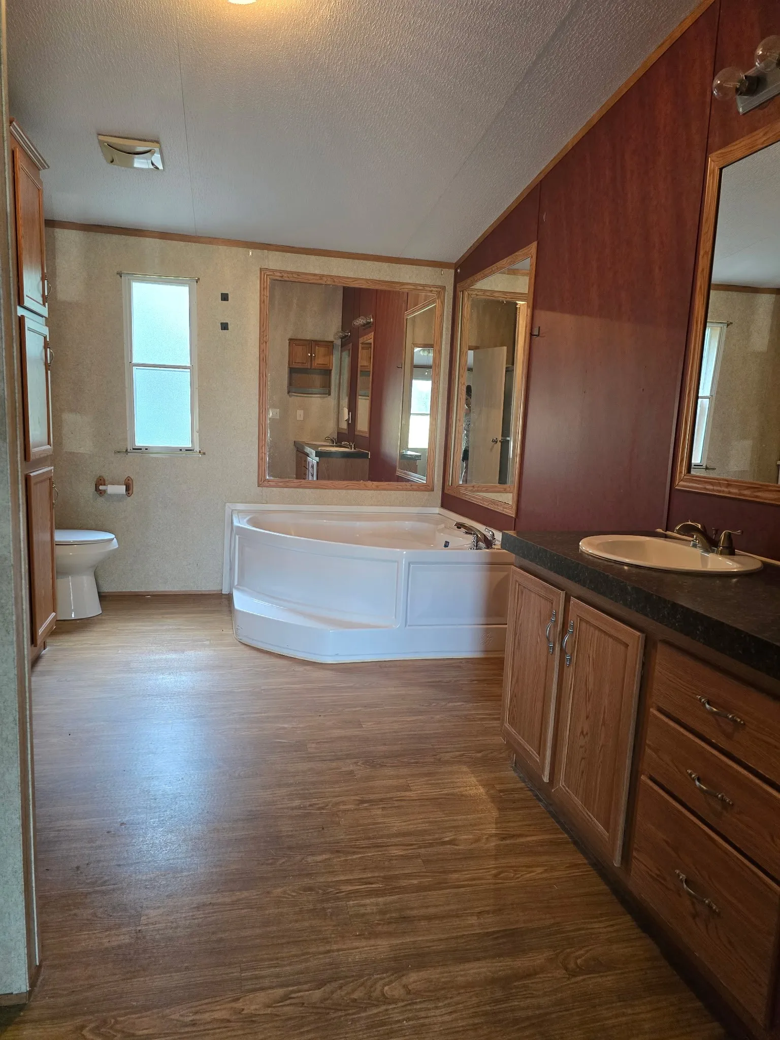 Manufactured Home For Sale in Smith County , 25378 US Highway 80, Grand Saline, Texas 75140, 4 Bedroom, 2 Bathroom, Garage spaces, 2,280 Sqft, built in 2007, mls#21299676, Real Estate Agent in Grand Saline, Homes For Sale in Smith county, Homes For Sale in Grand Saline, Realtor in Grand Saline Texas, Real Estate Brokerage Independent Realty Texas, Luminita Cordes Realtor
