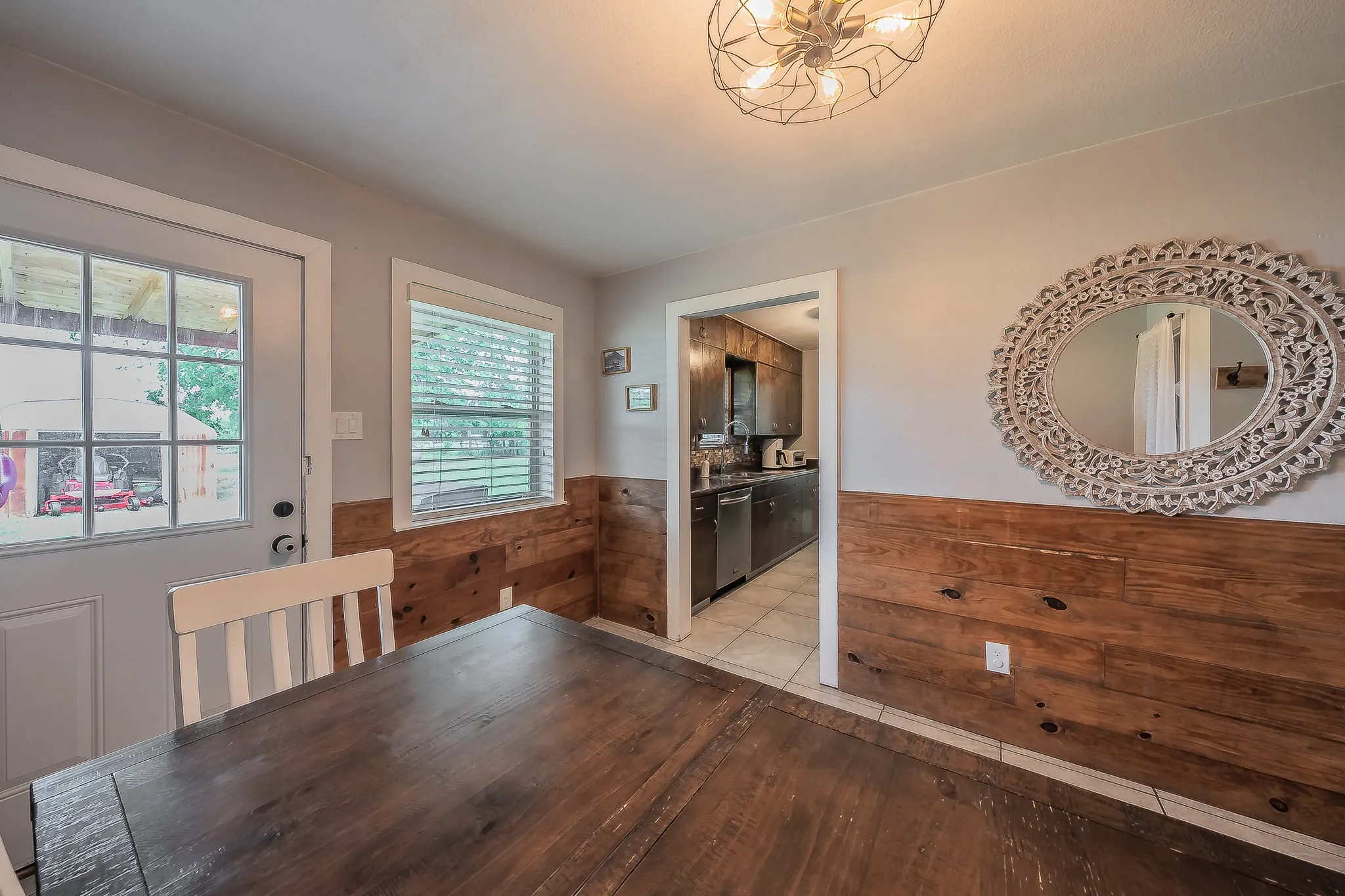 Single Family Residence For Sale in Parker County , 350 S Pearson Lane, Azle, Texas 76020, 3 Bedroom, 2 Bathroom, 1 Garage spaces, 1,533 Sqft, built in 1986, mls#21275058, Real Estate Agent in Azle, Homes For Sale in Parker county, Homes For Sale in Azle, Realtor in Azle Texas, Real Estate Brokerage Independent Realty Texas, Luminita Cordes Realtor