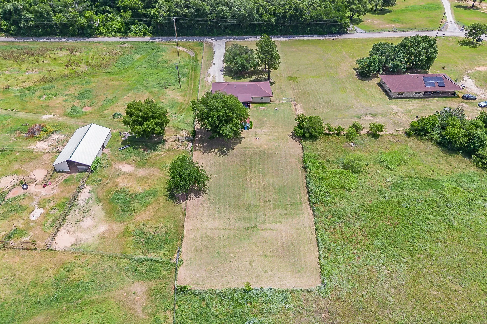 Single Family Residence For Sale in Parker County , 350 S Pearson Lane, Azle, Texas 76020, 3 Bedroom, 2 Bathroom, 1 Garage spaces, 1,533 Sqft, built in 1986, mls#21275058, Real Estate Agent in Azle, Homes For Sale in Parker county, Homes For Sale in Azle, Realtor in Azle Texas, Real Estate Brokerage Independent Realty Texas, Luminita Cordes Realtor