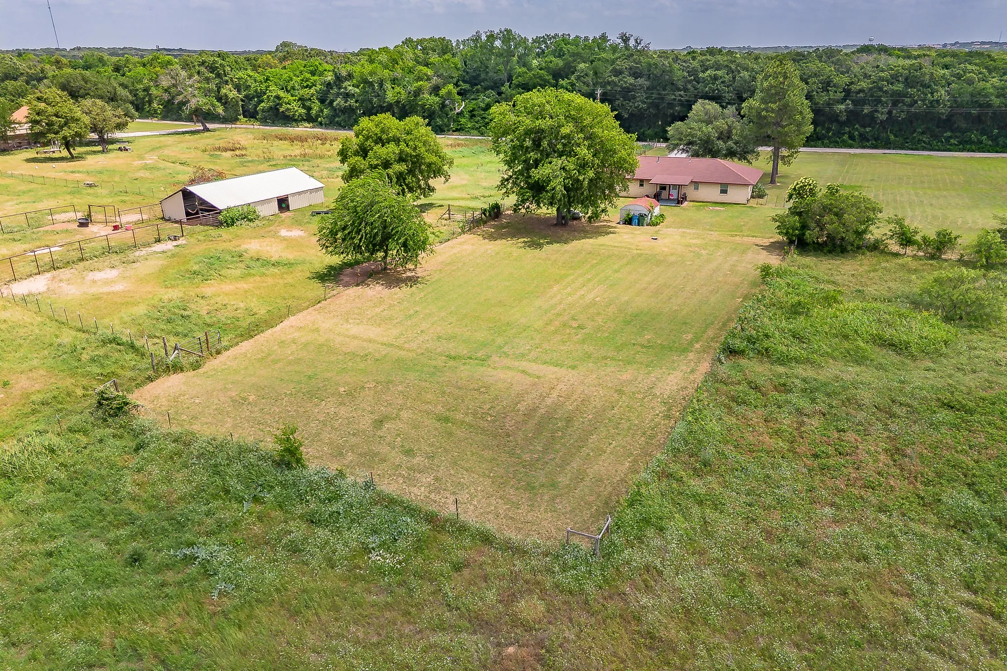 Single Family Residence For Sale in Parker County , 350 S Pearson Lane, Azle, Texas 76020, 3 Bedroom, 2 Bathroom, 1 Garage spaces, 1,533 Sqft, built in 1986, mls#21275058, Real Estate Agent in Azle, Homes For Sale in Parker county, Homes For Sale in Azle, Realtor in Azle Texas, Real Estate Brokerage Independent Realty Texas, Luminita Cordes Realtor
