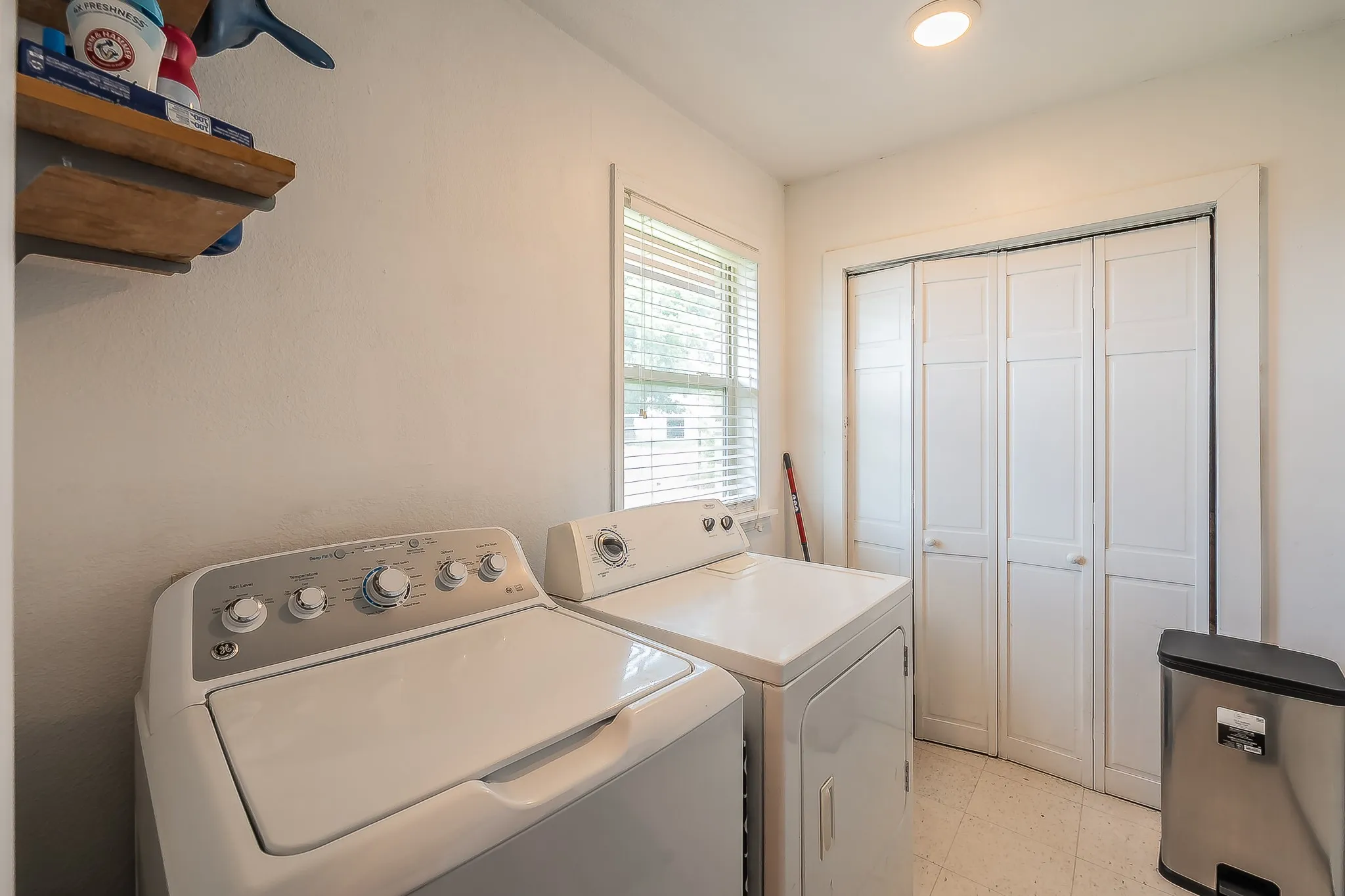 Single Family Residence For Sale in Parker County , 350 S Pearson Lane, Azle, Texas 76020, 3 Bedroom, 2 Bathroom, 1 Garage spaces, 1,533 Sqft, built in 1986, mls#21275058, Real Estate Agent in Azle, Homes For Sale in Parker county, Homes For Sale in Azle, Realtor in Azle Texas, Real Estate Brokerage Independent Realty Texas, Luminita Cordes Realtor