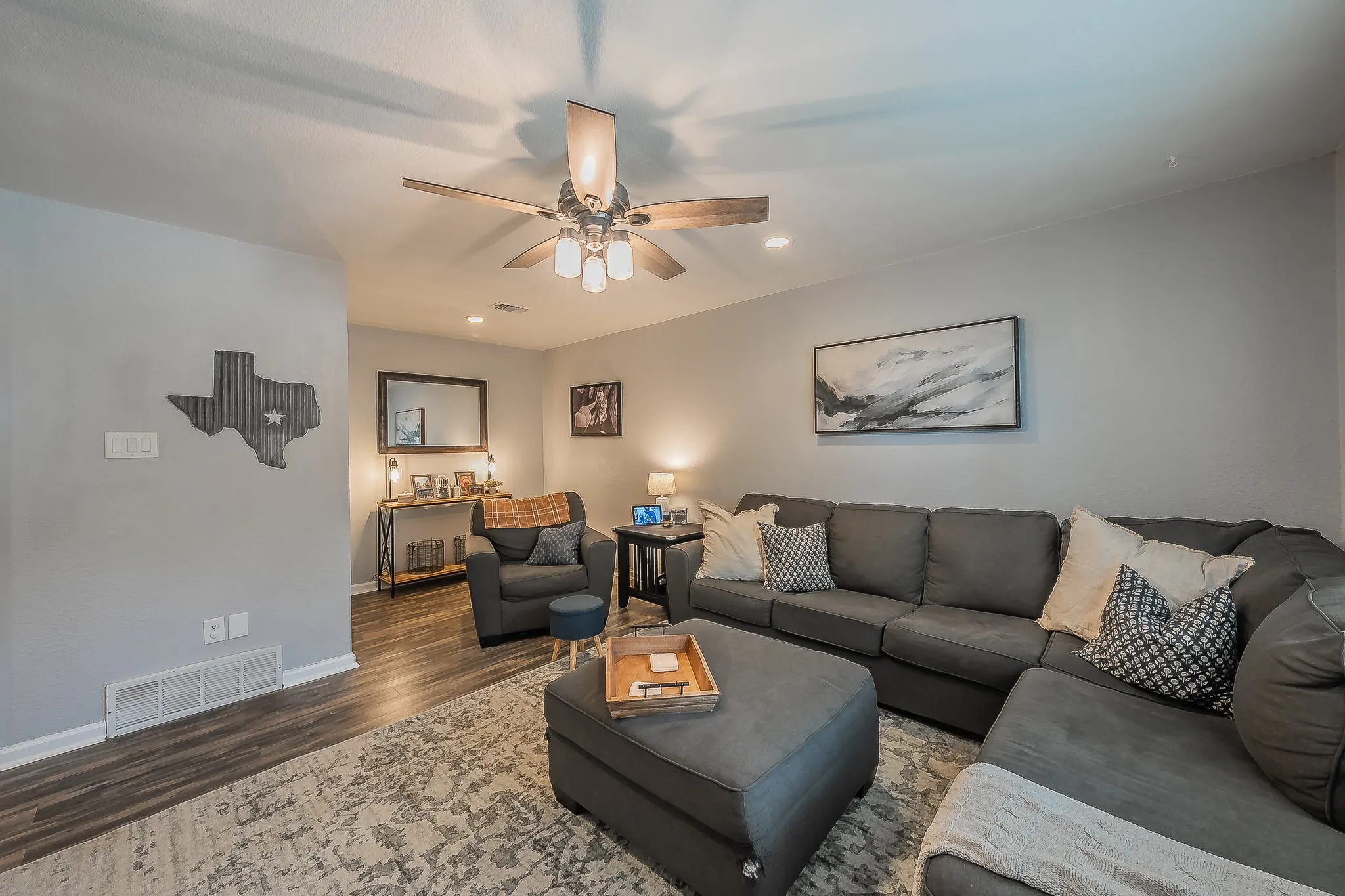 Single Family Residence For Sale in Parker County , 350 S Pearson Lane, Azle, Texas 76020, 3 Bedroom, 2 Bathroom, 1 Garage spaces, 1,533 Sqft, built in 1986, mls#21275058, Real Estate Agent in Azle, Homes For Sale in Parker county, Homes For Sale in Azle, Realtor in Azle Texas, Real Estate Brokerage Independent Realty Texas, Luminita Cordes Realtor