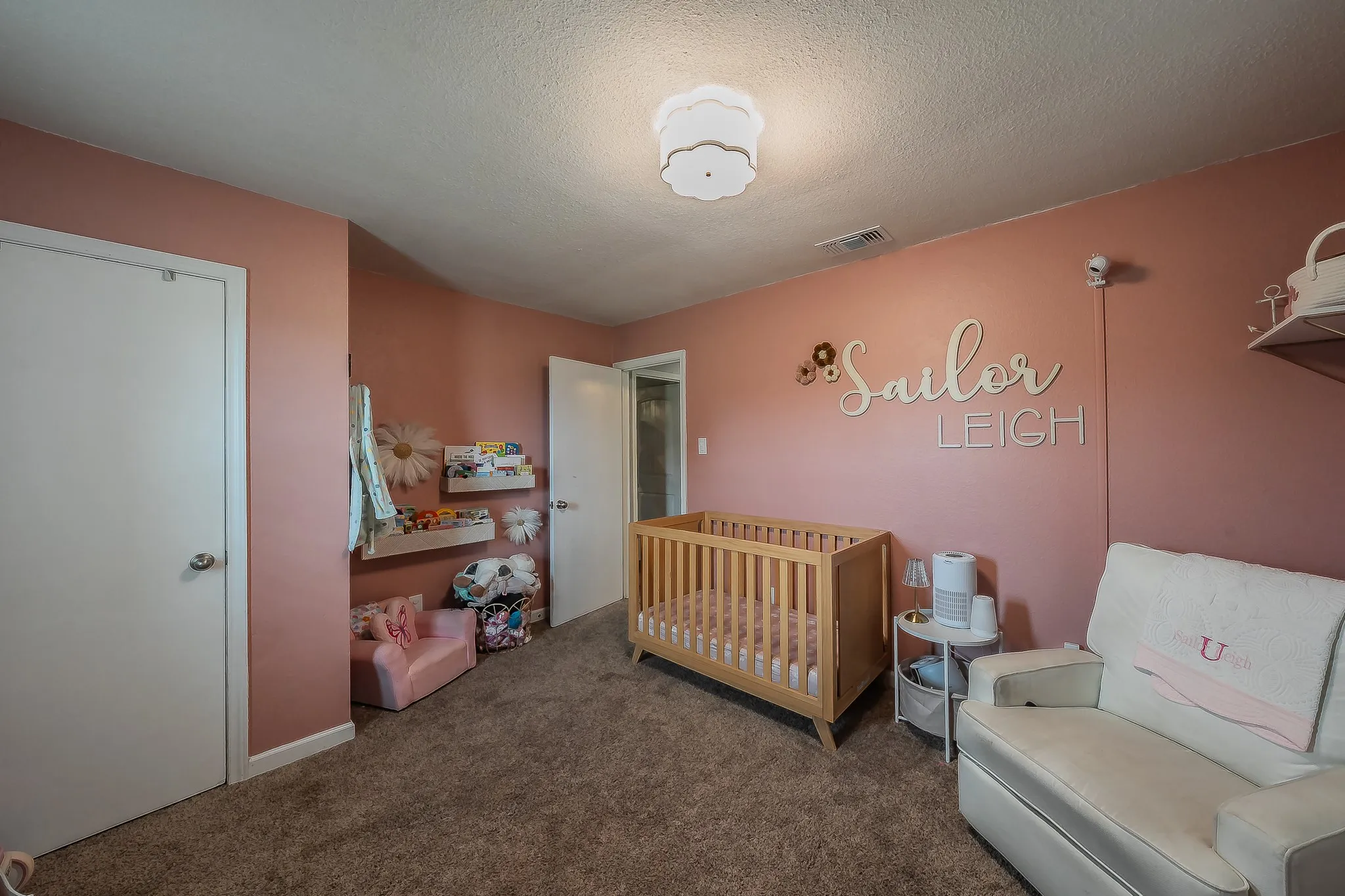 Single Family Residence For Sale in Parker County , 350 S Pearson Lane, Azle, Texas 76020, 3 Bedroom, 2 Bathroom, 1 Garage spaces, 1,533 Sqft, built in 1986, mls#21275058, Real Estate Agent in Azle, Homes For Sale in Parker county, Homes For Sale in Azle, Realtor in Azle Texas, Real Estate Brokerage Independent Realty Texas, Luminita Cordes Realtor