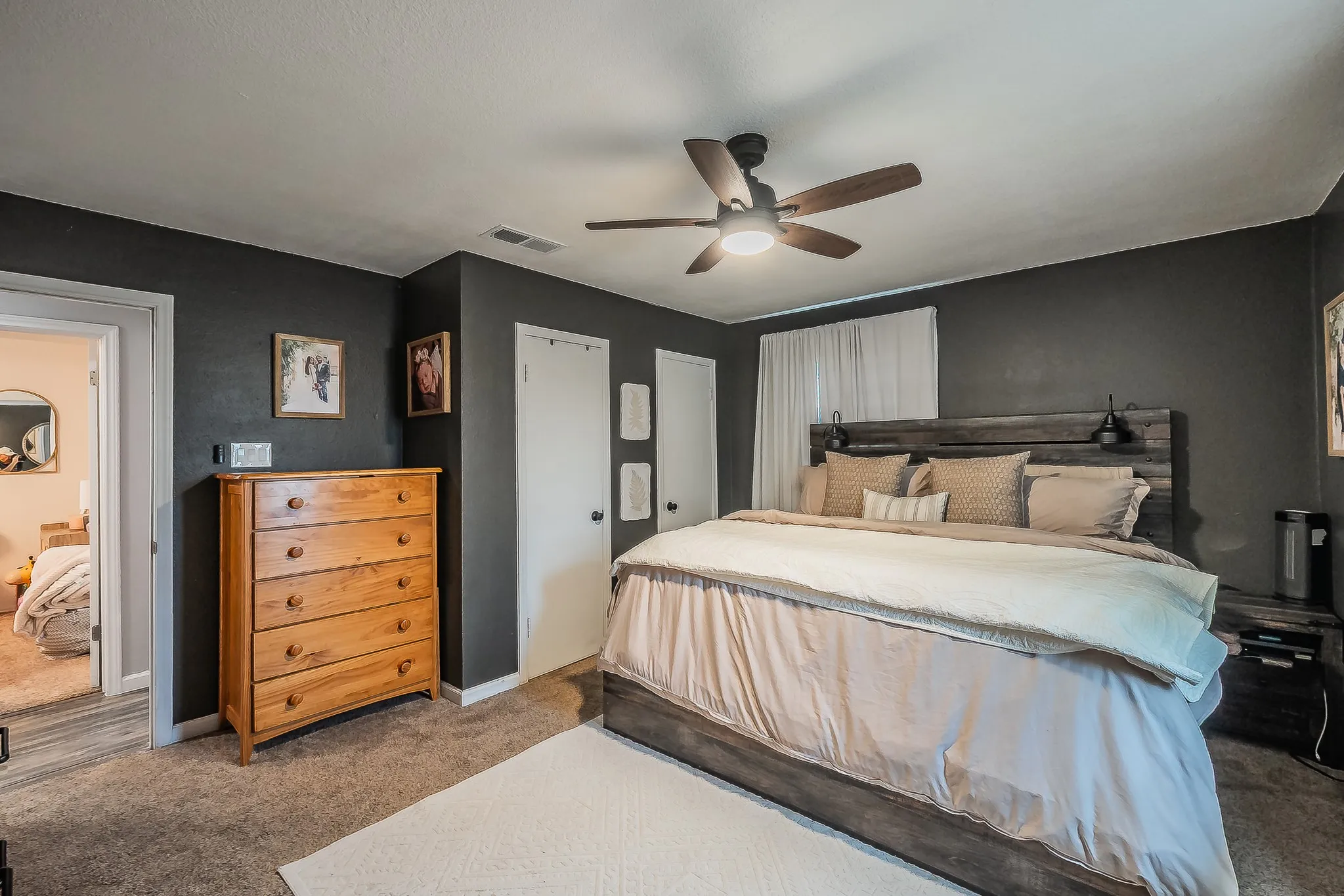 Single Family Residence For Sale in Parker County , 350 S Pearson Lane, Azle, Texas 76020, 3 Bedroom, 2 Bathroom, 1 Garage spaces, 1,533 Sqft, built in 1986, mls#21275058, Real Estate Agent in Azle, Homes For Sale in Parker county, Homes For Sale in Azle, Realtor in Azle Texas, Real Estate Brokerage Independent Realty Texas, Luminita Cordes Realtor