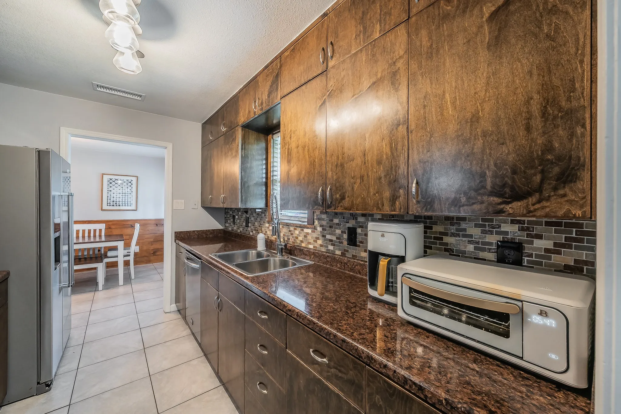 Single Family Residence For Sale in Parker County , 350 S Pearson Lane, Azle, Texas 76020, 3 Bedroom, 2 Bathroom, 1 Garage spaces, 1,533 Sqft, built in 1986, mls#21275058, Real Estate Agent in Azle, Homes For Sale in Parker county, Homes For Sale in Azle, Realtor in Azle Texas, Real Estate Brokerage Independent Realty Texas, Luminita Cordes Realtor