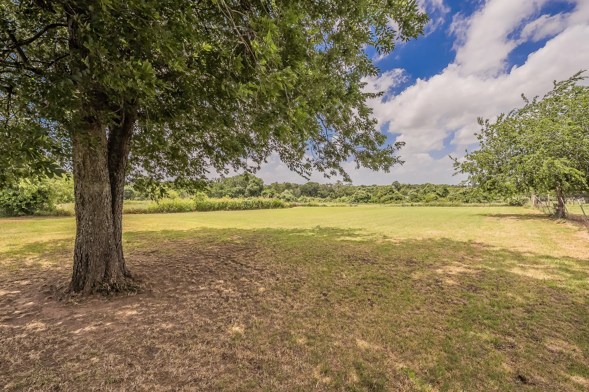 Single Family Residence For Sale in Parker County , 350 S Pearson Lane, Azle, Texas 76020, 3 Bedroom, 2 Bathroom, 1 Garage spaces, 1,533 Sqft, built in 1986, mls#21275058, Real Estate Agent in Azle, Homes For Sale in Parker county, Homes For Sale in Azle, Realtor in Azle Texas, Real Estate Brokerage Independent Realty Texas, Luminita Cordes Realtor